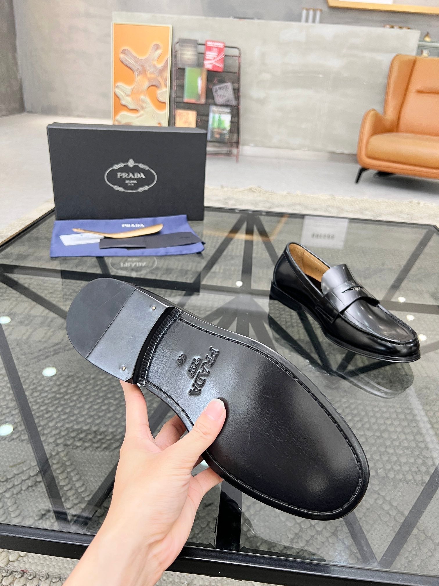 PRA LOAFER IN GLOSSY BLACK CALFSKIN