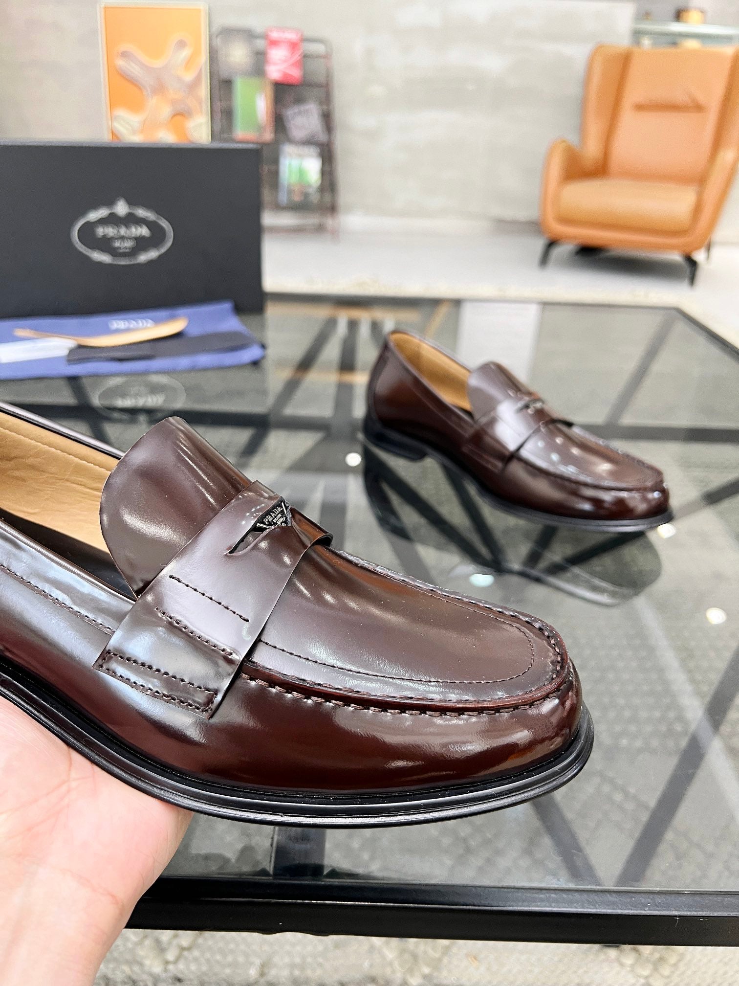 PRA LOAFER IN GLOSSY CHOCOLATE BROWN CALFSKIN