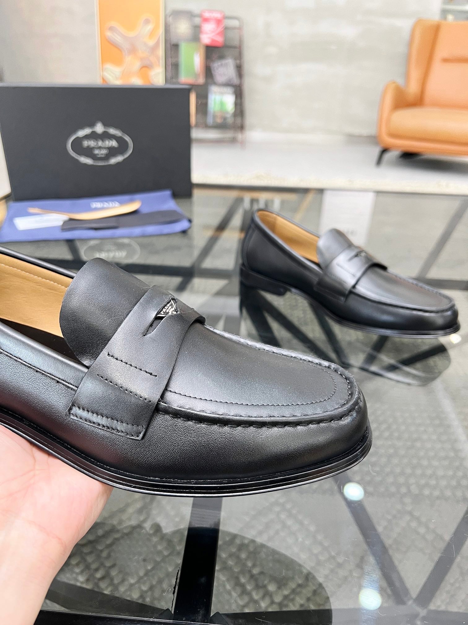 PRA LOAFER IN BLACK CALFSKIN