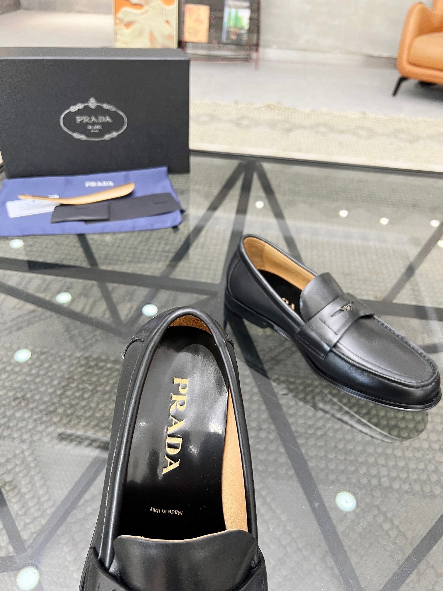 PRA LOAFER IN BLACK CALFSKIN