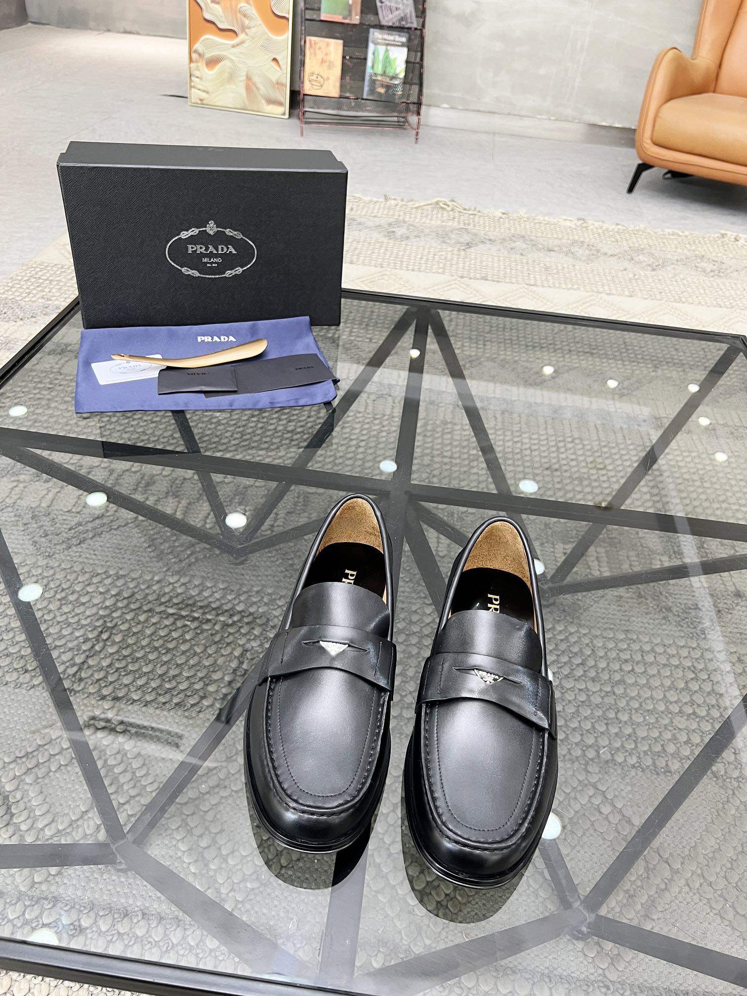 PRA LOAFER IN BLACK CALFSKIN