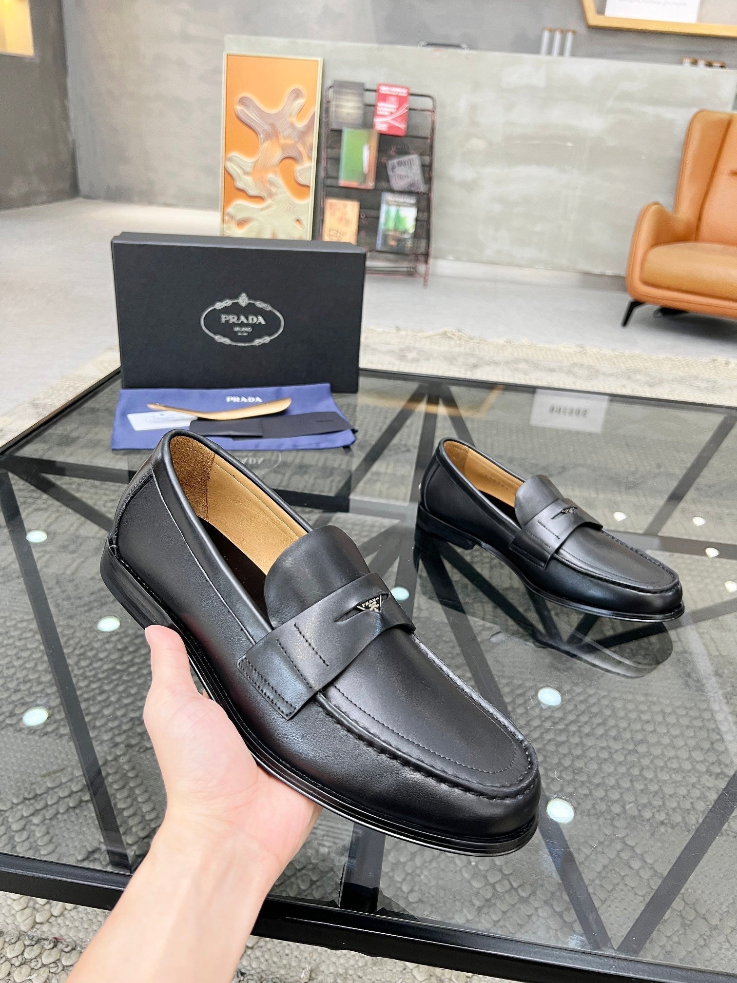 PRA LOAFER IN BLACK CALFSKIN
