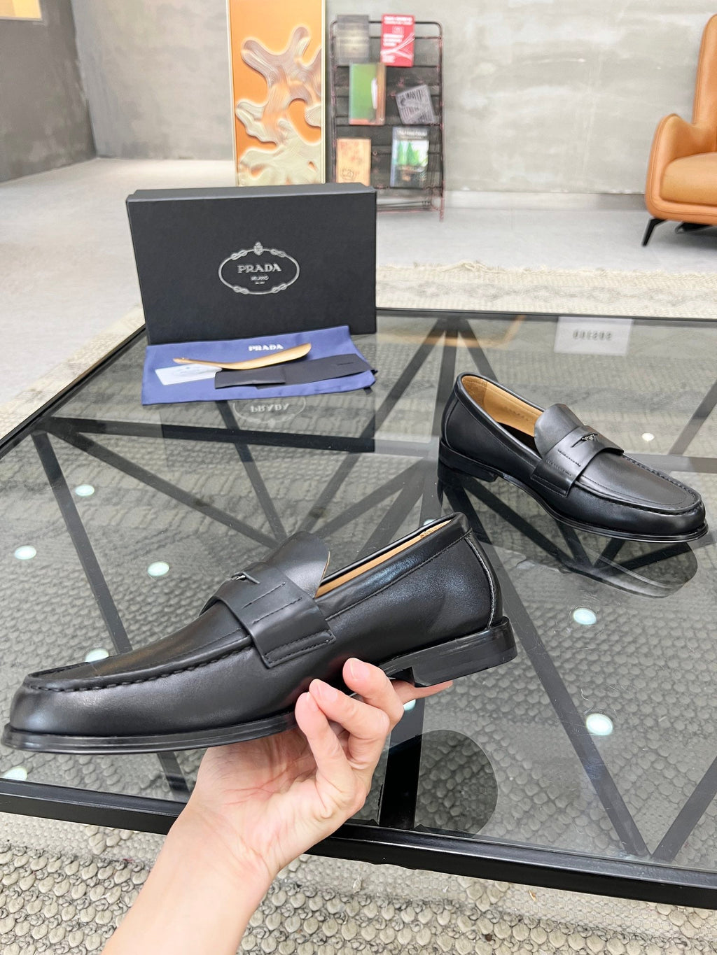 PRA LOAFER IN BLACK CALFSKIN