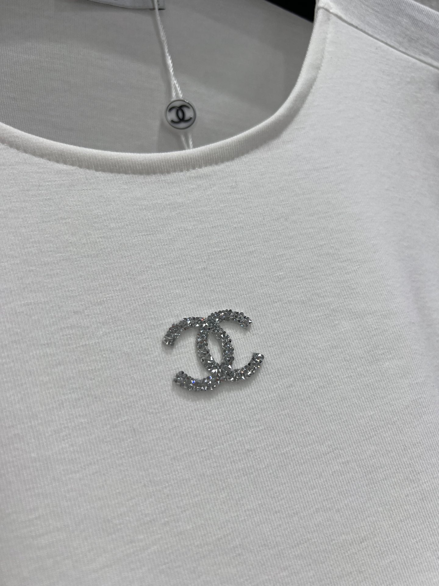 CHANEL 25S LONG-SLEEVE T-SHIRT STYLE 122