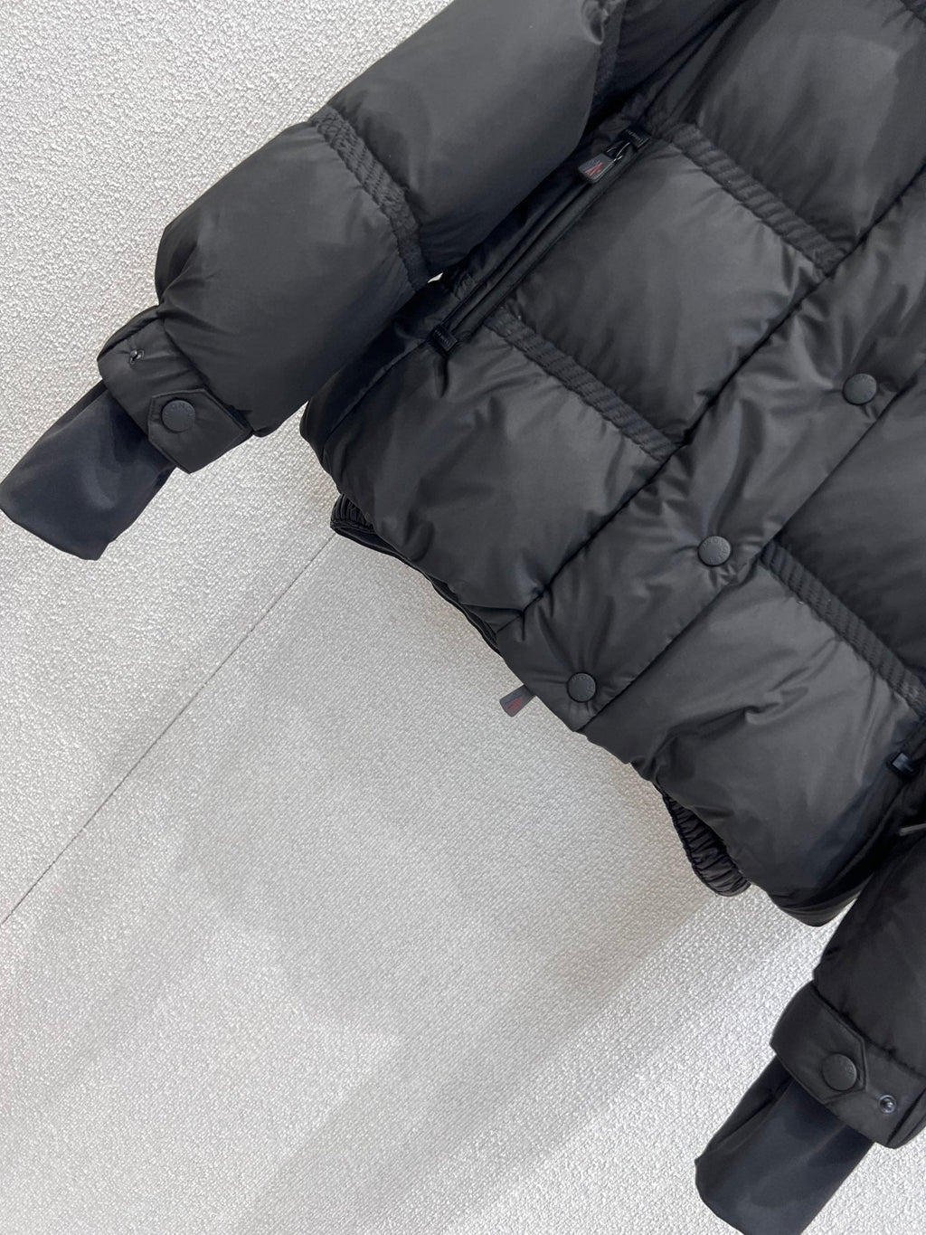 MONCLER 25S DOWN JACKET 236