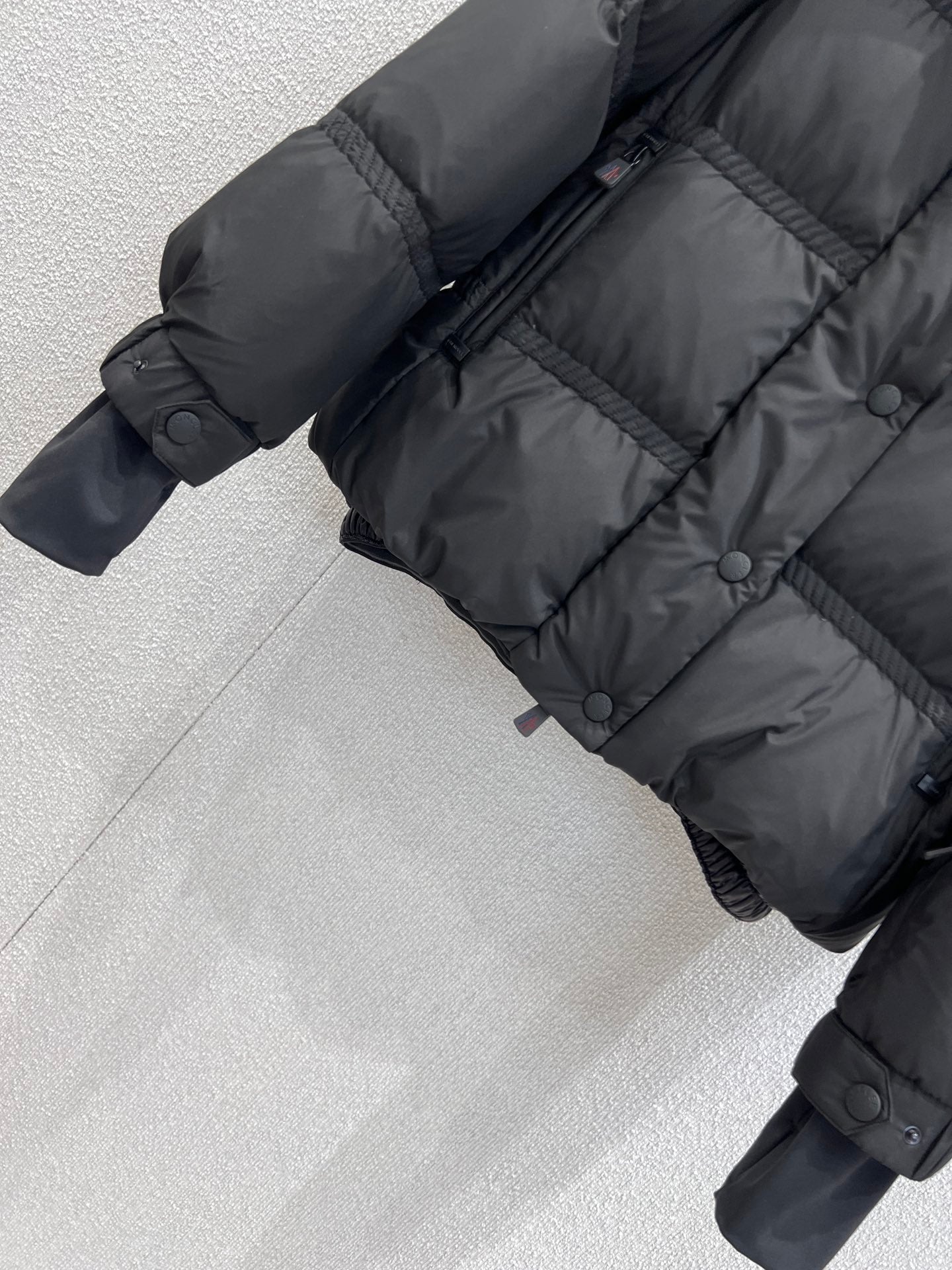 MONCLER 25S DOWN JACKET 236