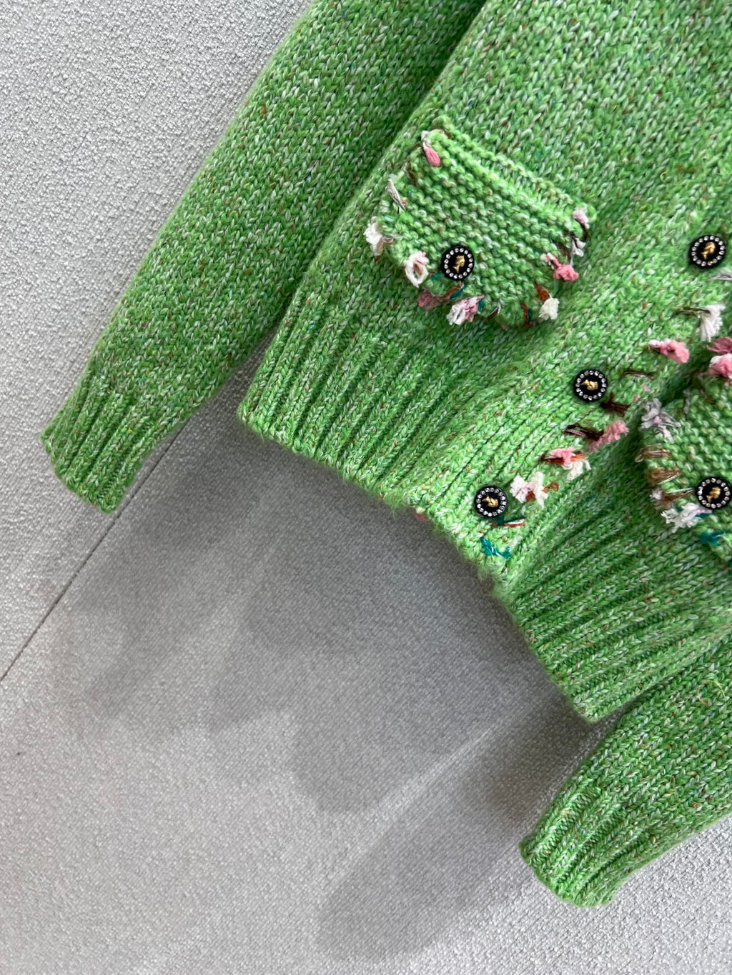 CHANEL 25S KNITTED CARDIGAN 233199