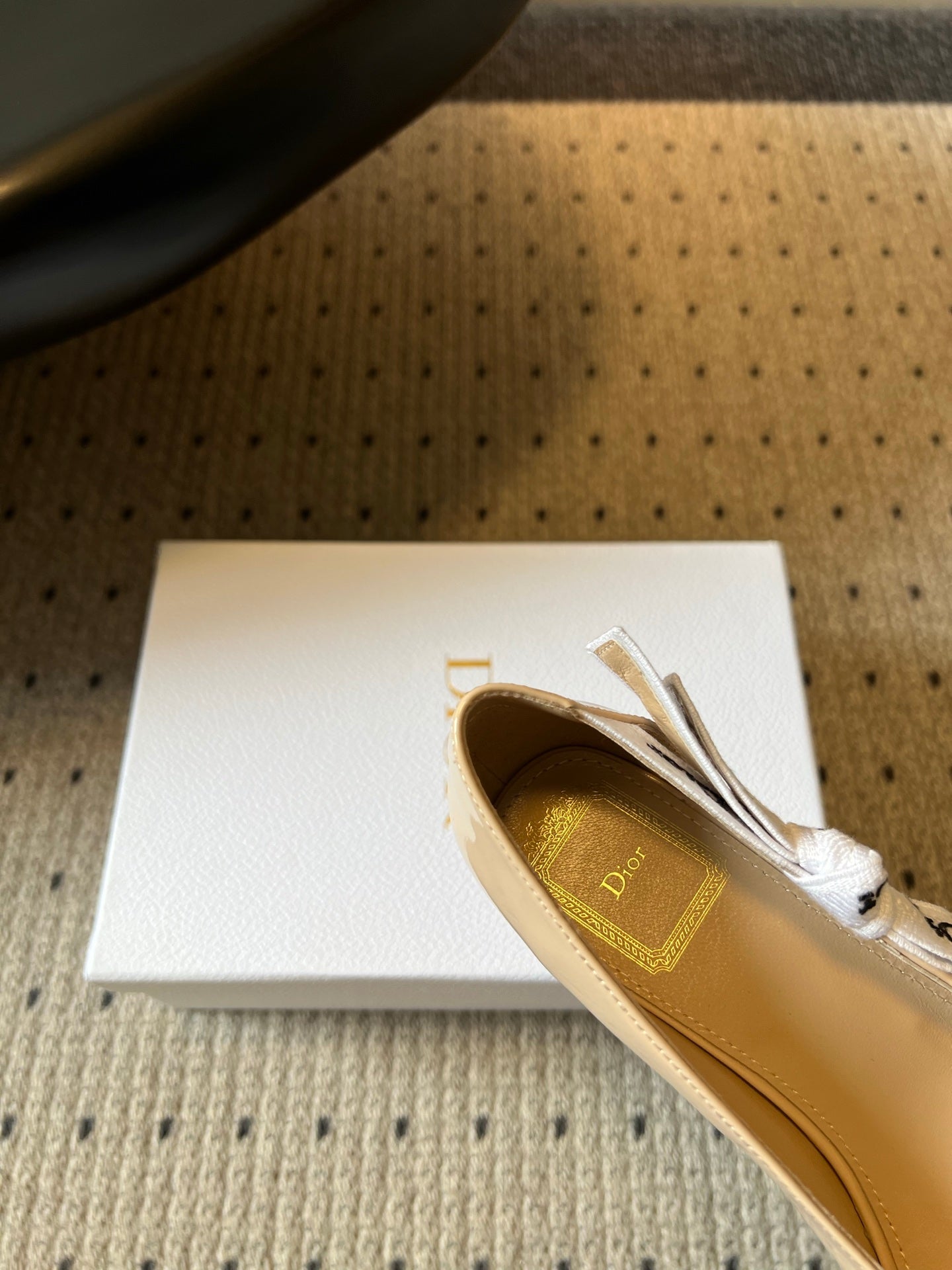 DIOR 26S HIGH HEELS 80 MM IN BEIGE PATENT CALFSKIN WITH RIBBON BOW