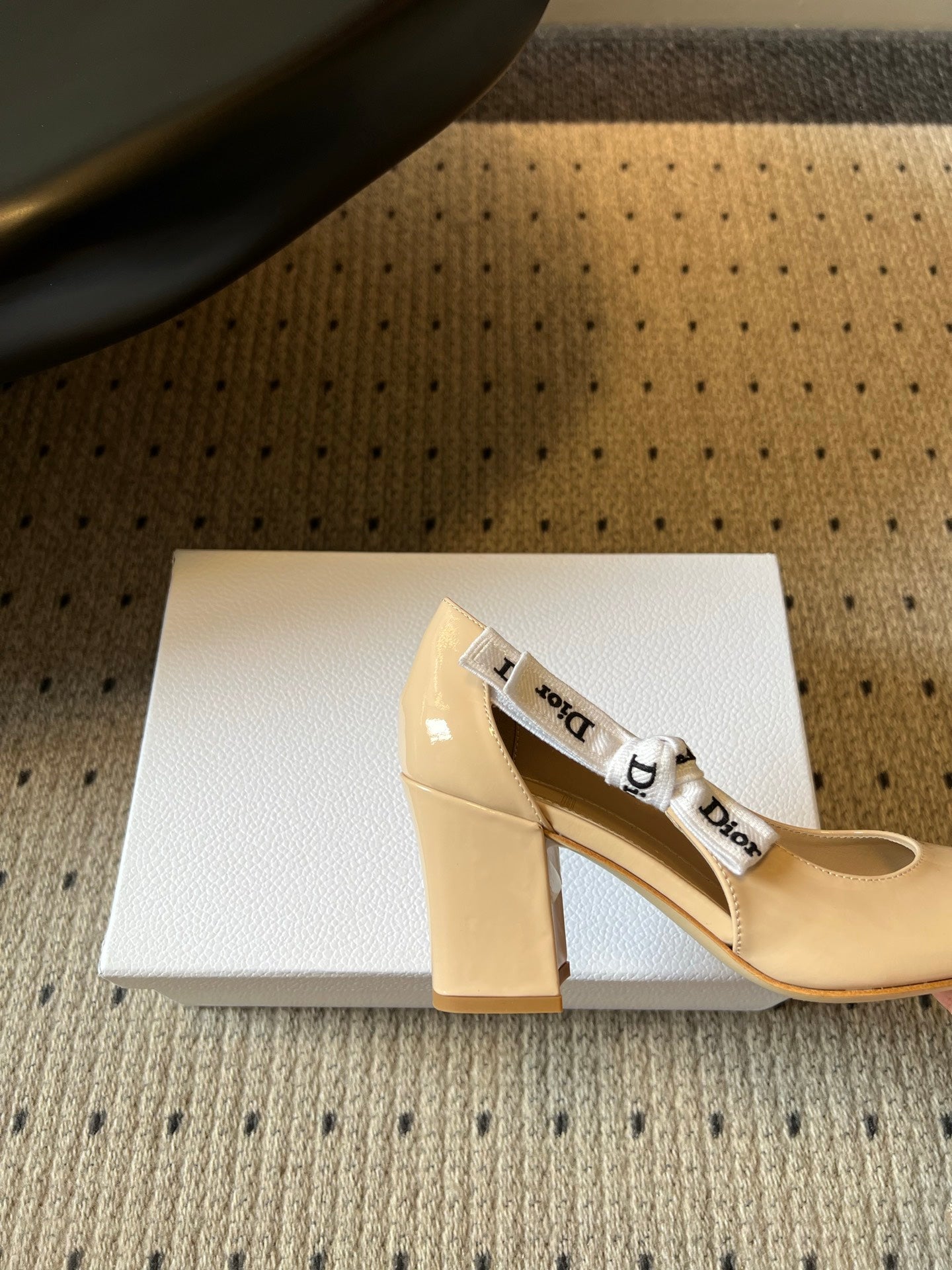 DIOR 26S HIGH HEELS 80 MM IN BEIGE PATENT CALFSKIN WITH RIBBON BOW
