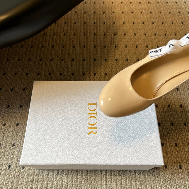 DIOR 26S HIGH HEELS 80 MM IN BEIGE PATENT CALFSKIN WITH RIBBON BOW