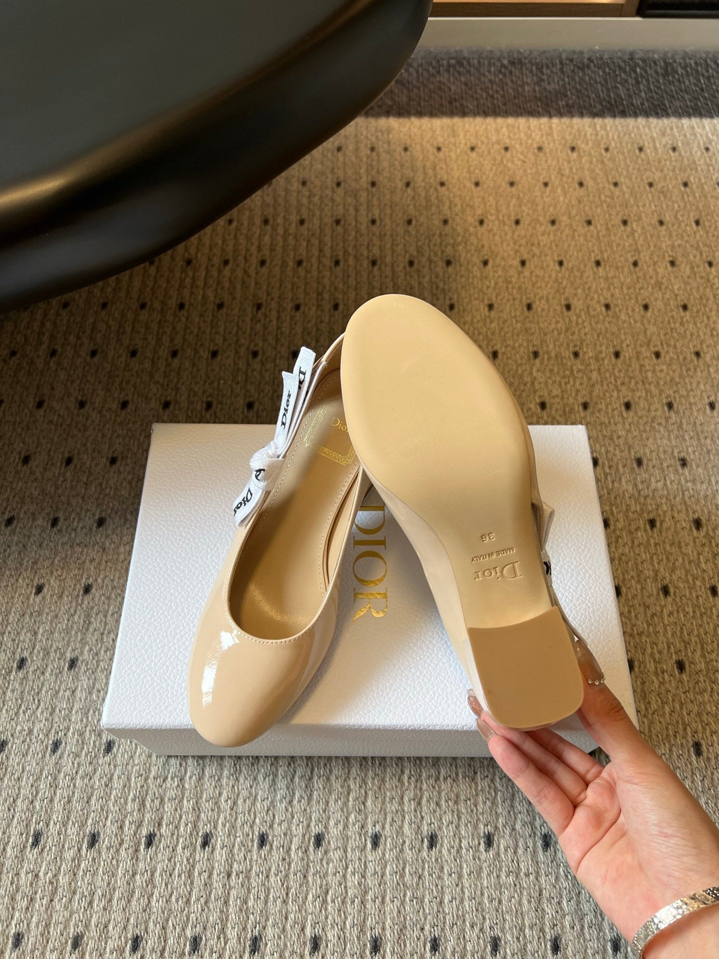 DIOR 26S HIGH HEELS 80 MM IN BEIGE PATENT CALFSKIN WITH RIBBON BOW