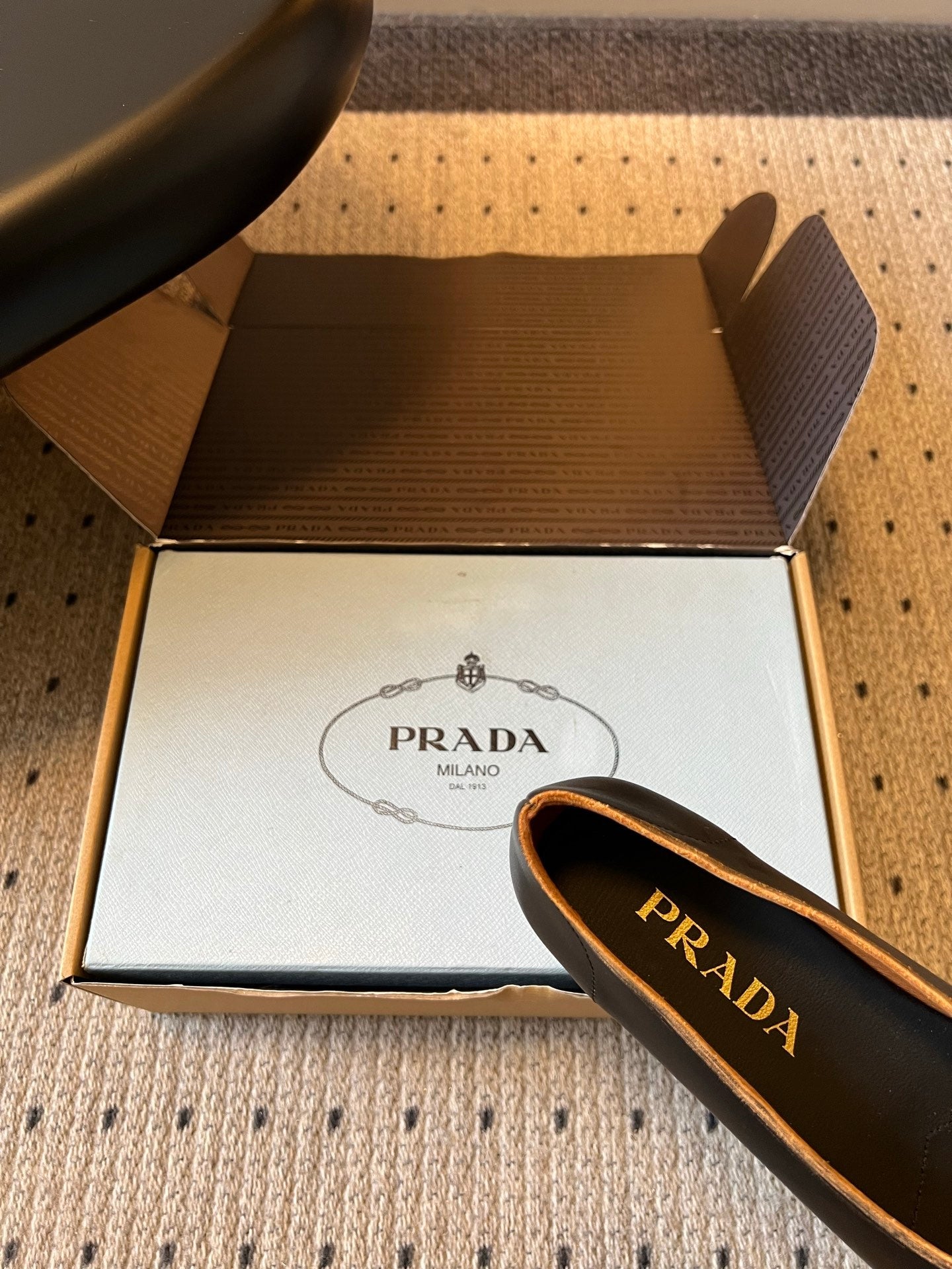 PRADA 26S POINTED TOE BOW FLATS IN BLACK CALFSKIN