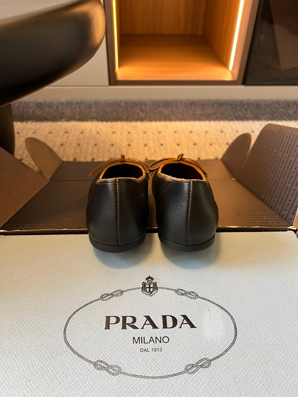 PRADA 26S POINTED TOE BOW FLATS IN BLACK CALFSKIN