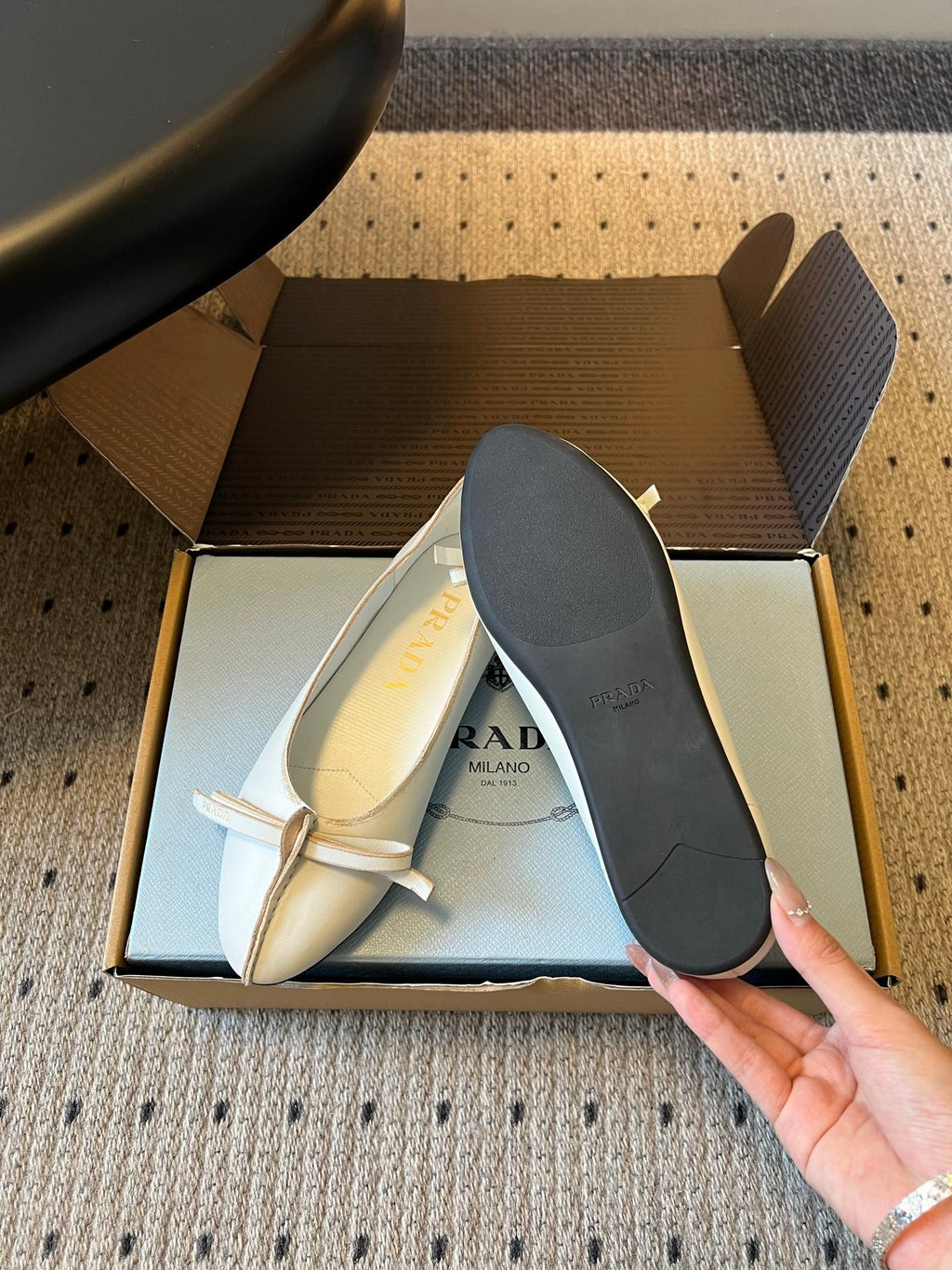 PRADA 26S POINTED TOE BOW FLATS IN IVORY WHITE CALFSKIN