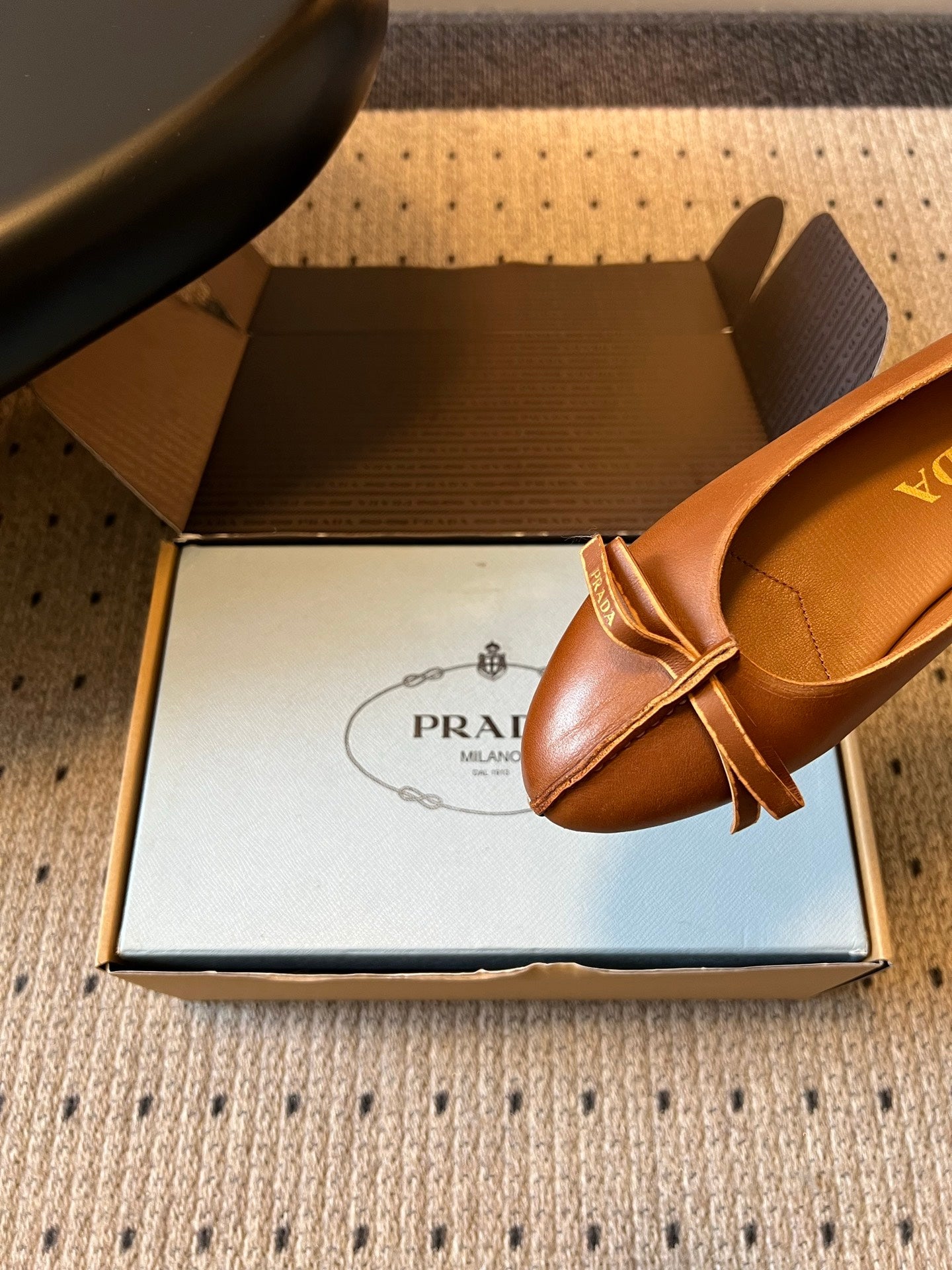 PRADA 26S POINTED TOE BOW FLATS IN CARAMEL BROWN CALFSKIN