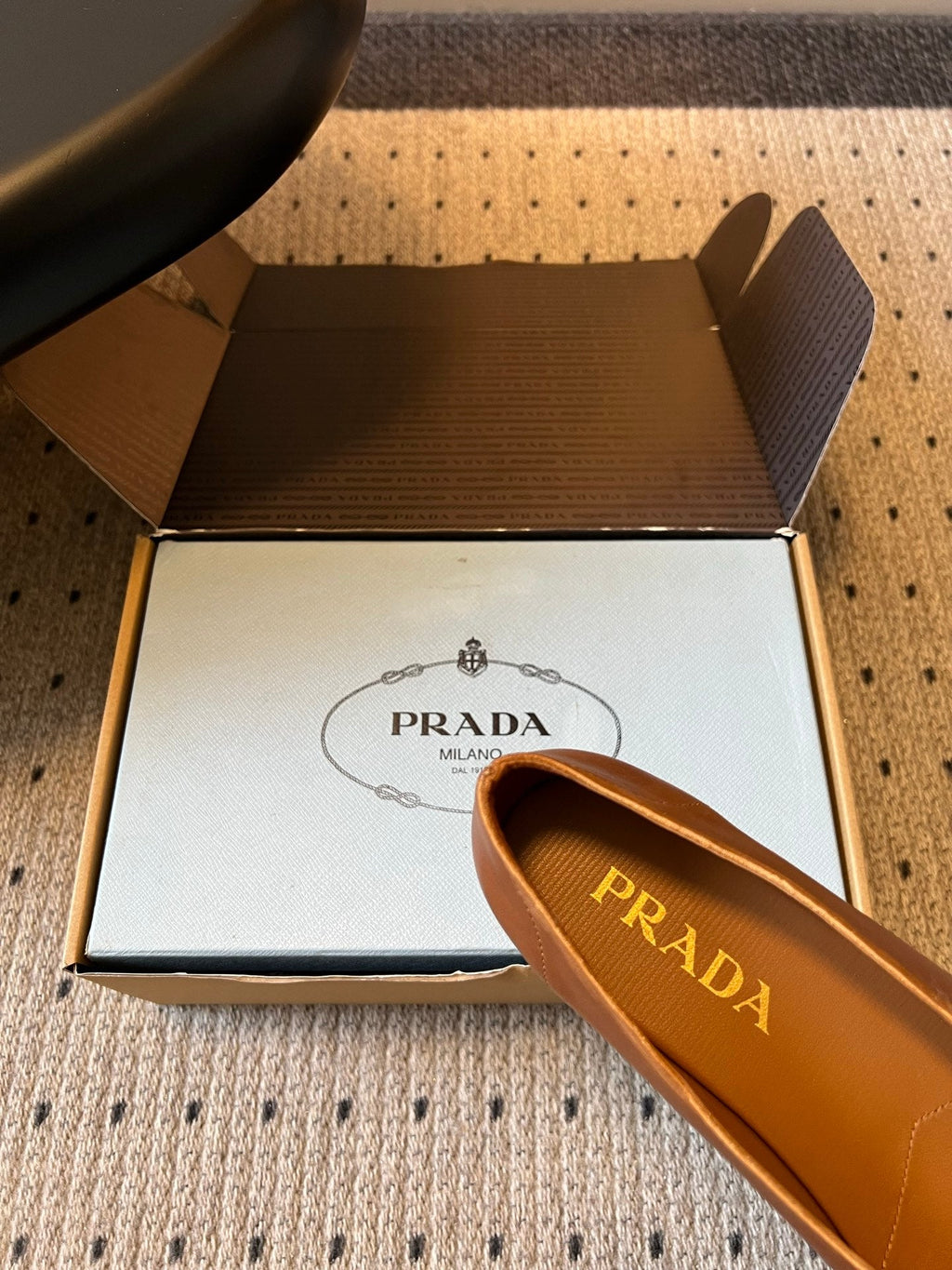 PRADA 26S POINTED TOE BOW FLATS IN CARAMEL BROWN CALFSKIN