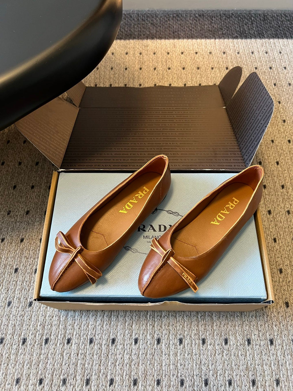 PRADA 26S POINTED TOE BOW FLATS IN CARAMEL BROWN CALFSKIN