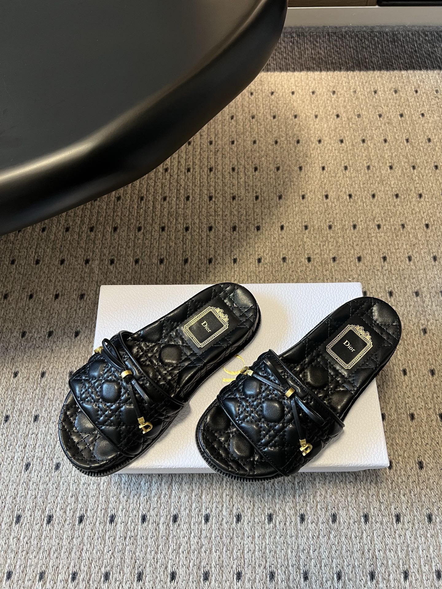 DIOR 26S SLIDES IN BLACK CALFSKIN WITH BOW