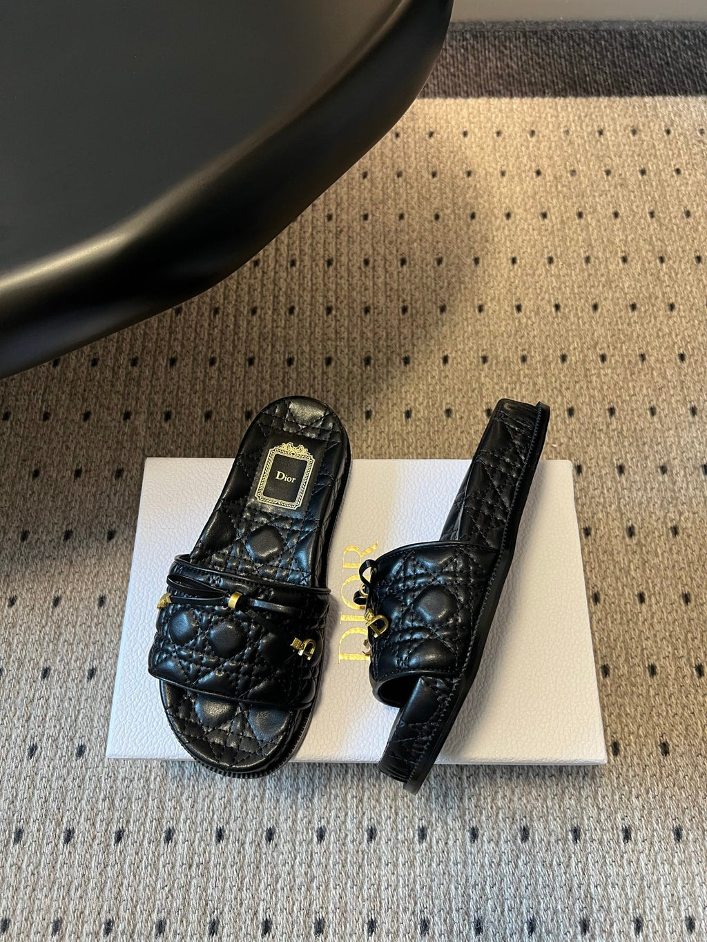 DIOR 26S SLIDES IN BLACK CALFSKIN WITH BOW
