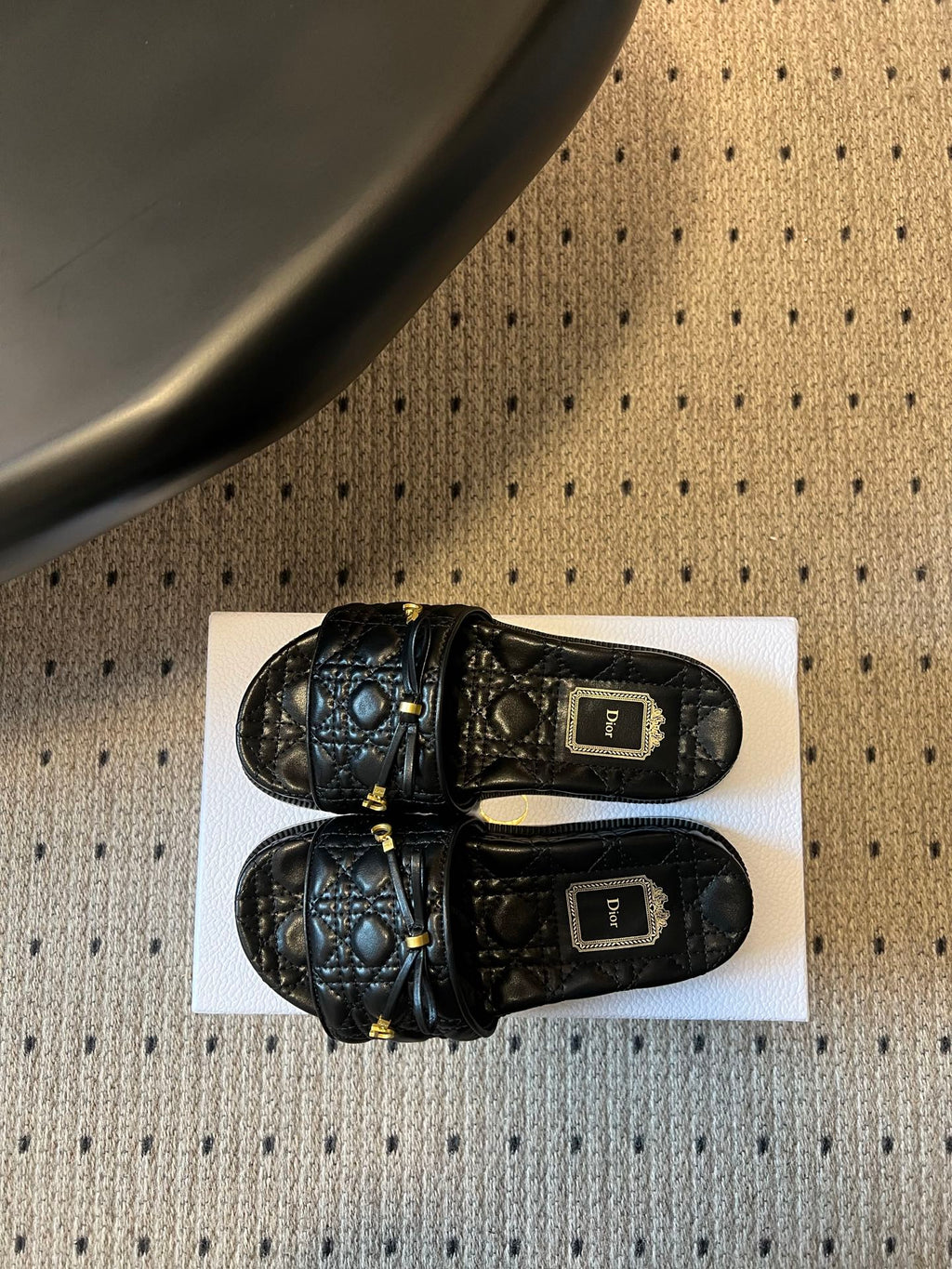 DIOR 26S SLIDES IN BLACK CALFSKIN WITH BOW