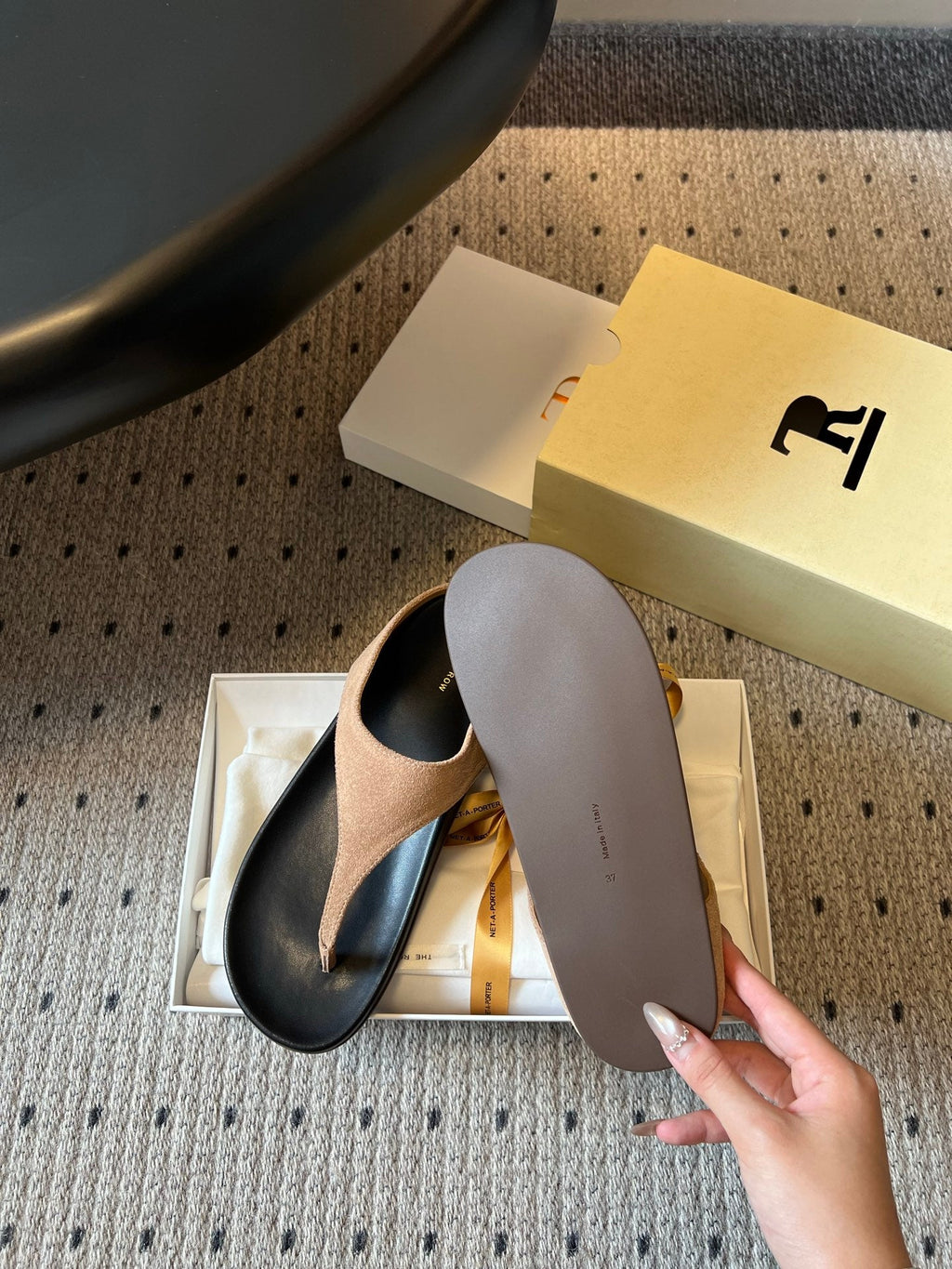 THE ROW 26S THONG SANDALS IN LIGHT BROWN SUEDE