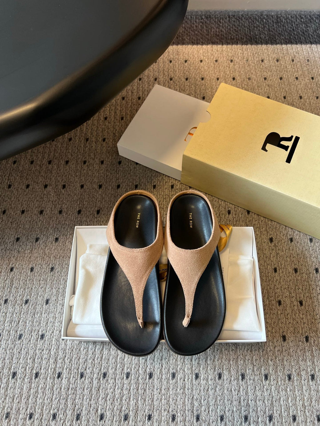 THE ROW 26S THONG SANDALS IN LIGHT BROWN SUEDE