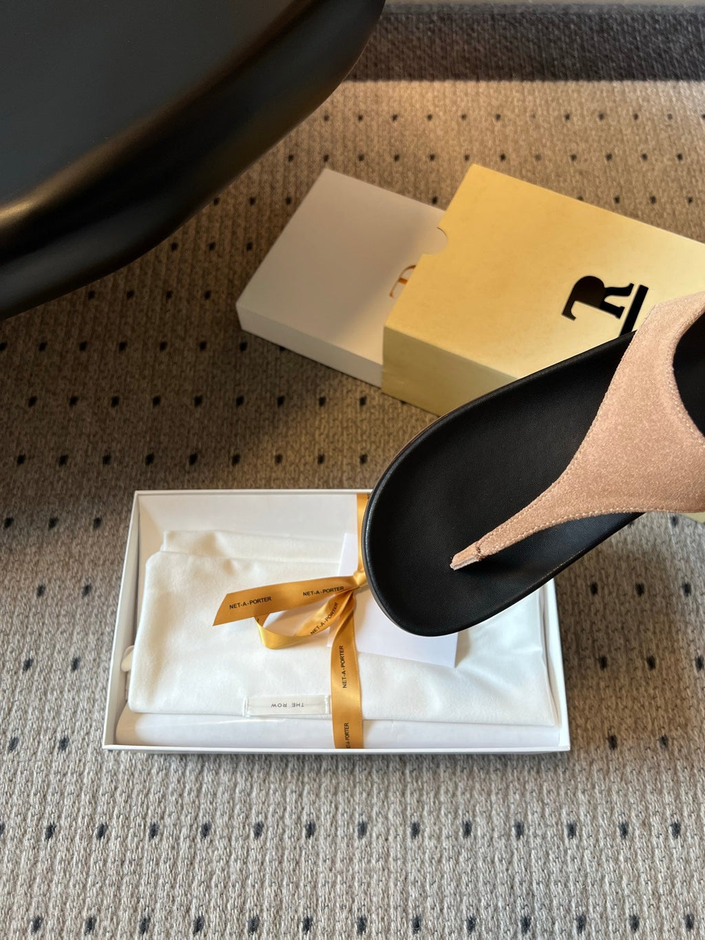 THE ROW 26S THONG SANDALS IN LIGHT BROWN SUEDE