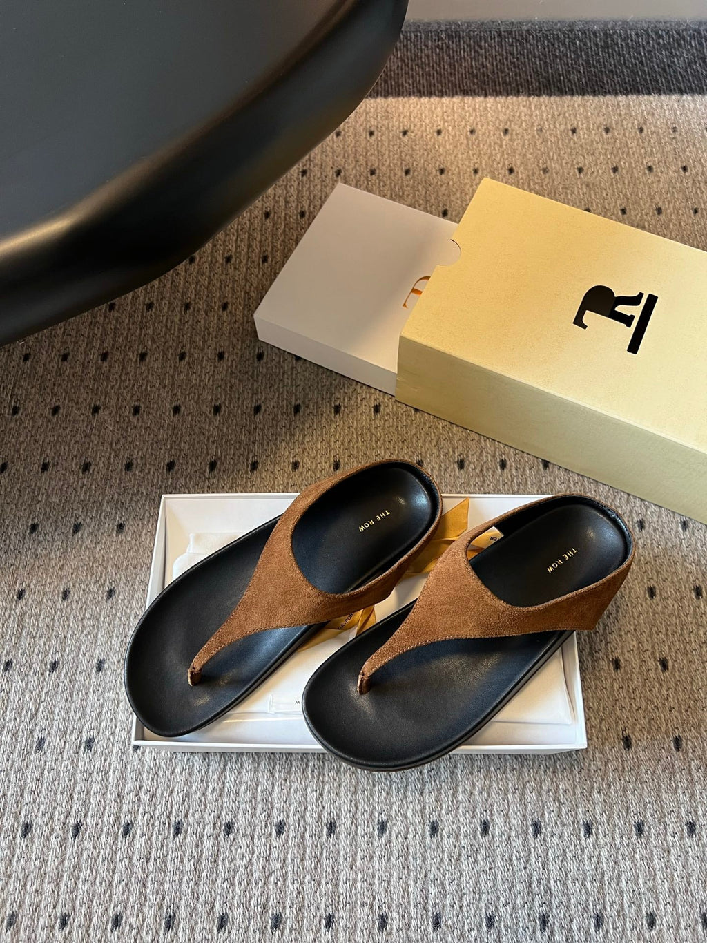 THE ROW 26S THONG SANDALS IN CARAMEL BROWN SUEDE