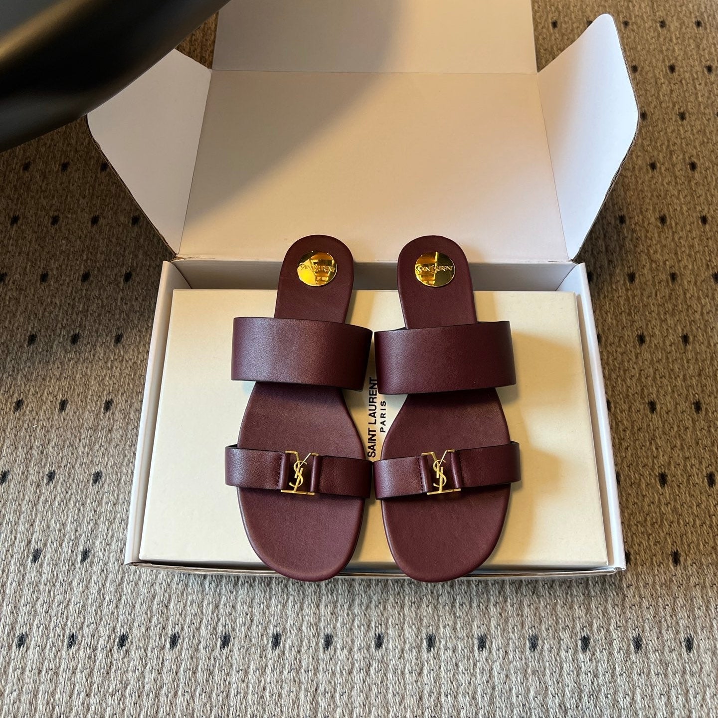 YSL 26S TWO-STRAP SANDALS IN DARK RED LAMBSKIN