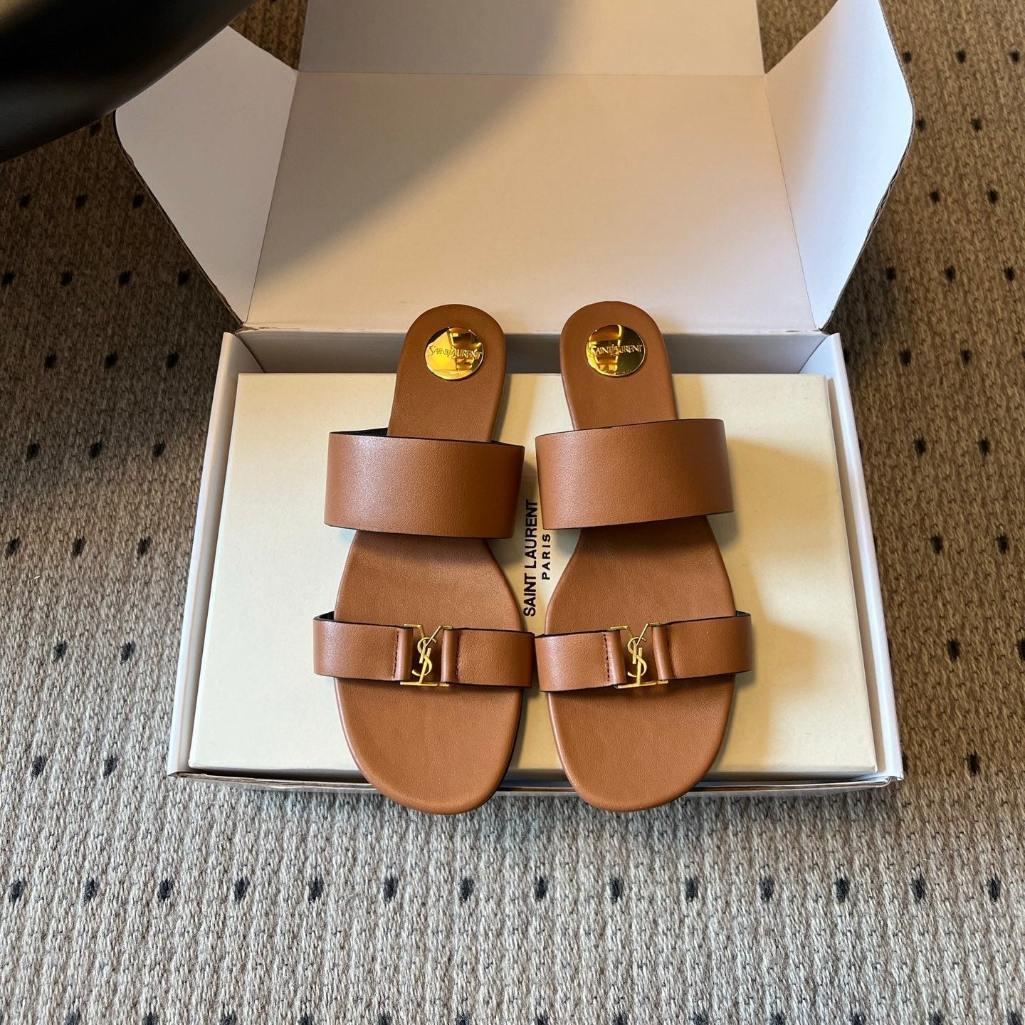 YSL 26S TWO-STRAP SANDALS IN BROWN LAMBSKIN
