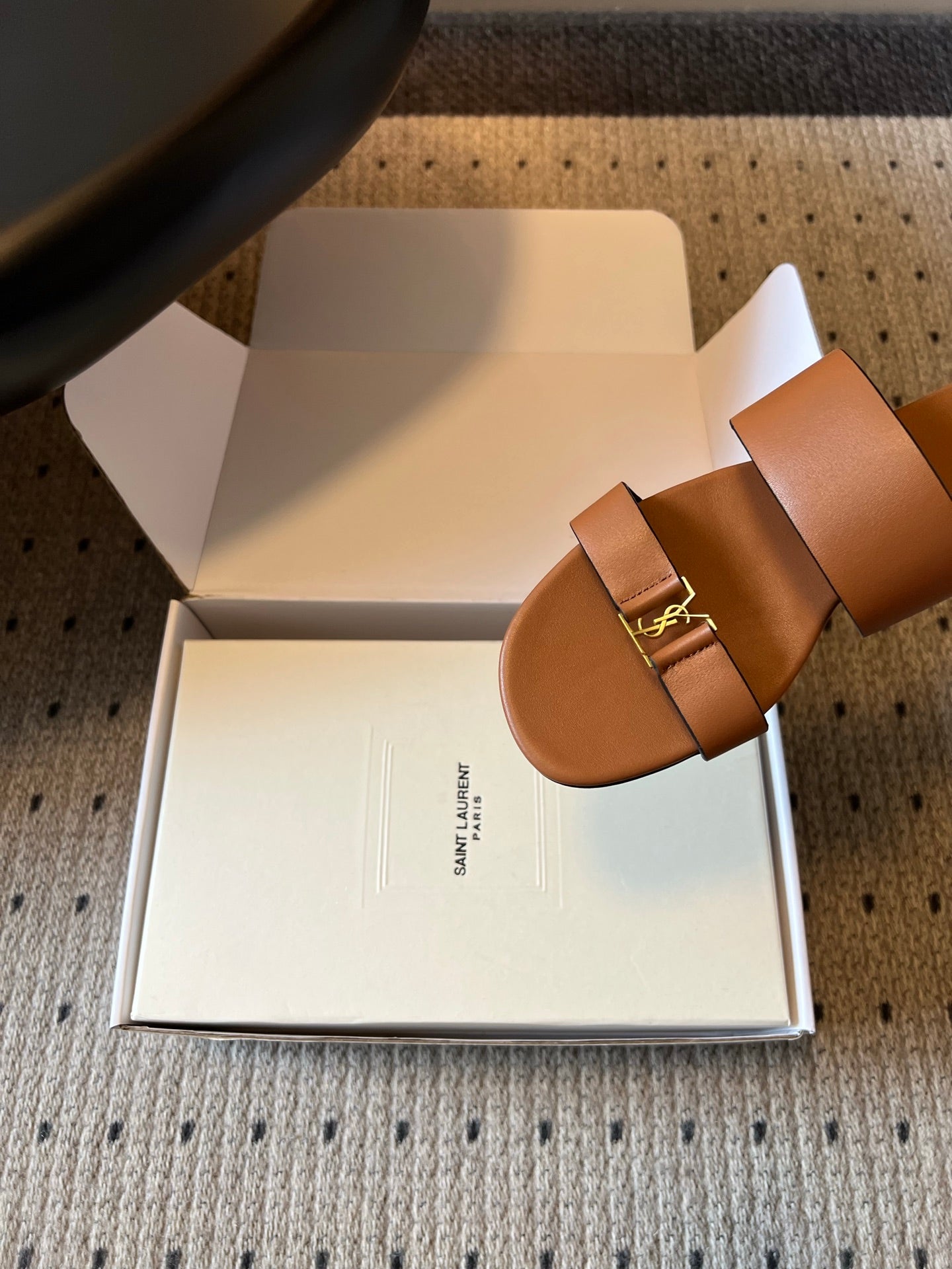 YSL 26S TWO-STRAP SANDALS IN BROWN LAMBSKIN