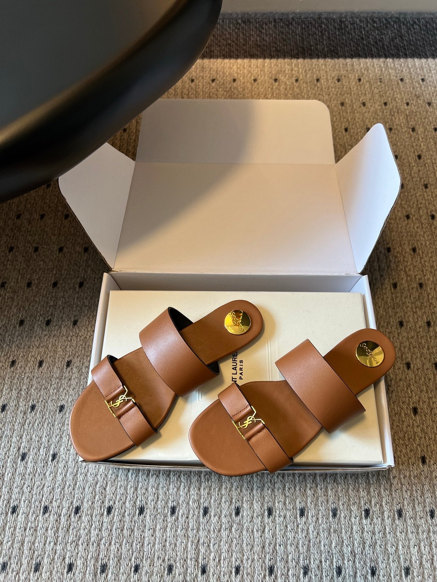 YSL 26S TWO-STRAP SANDALS IN BROWN LAMBSKIN