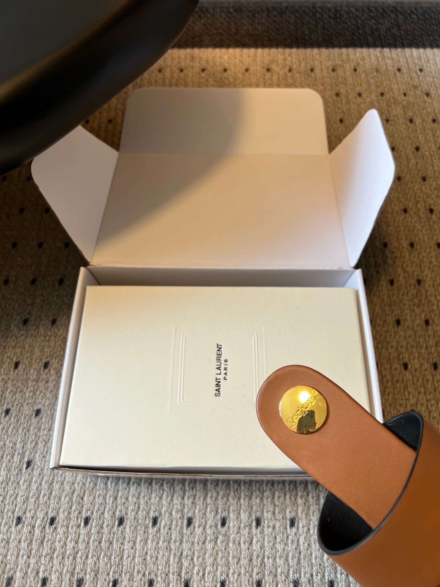YSL 26S TWO-STRAP SANDALS IN BROWN LAMBSKIN