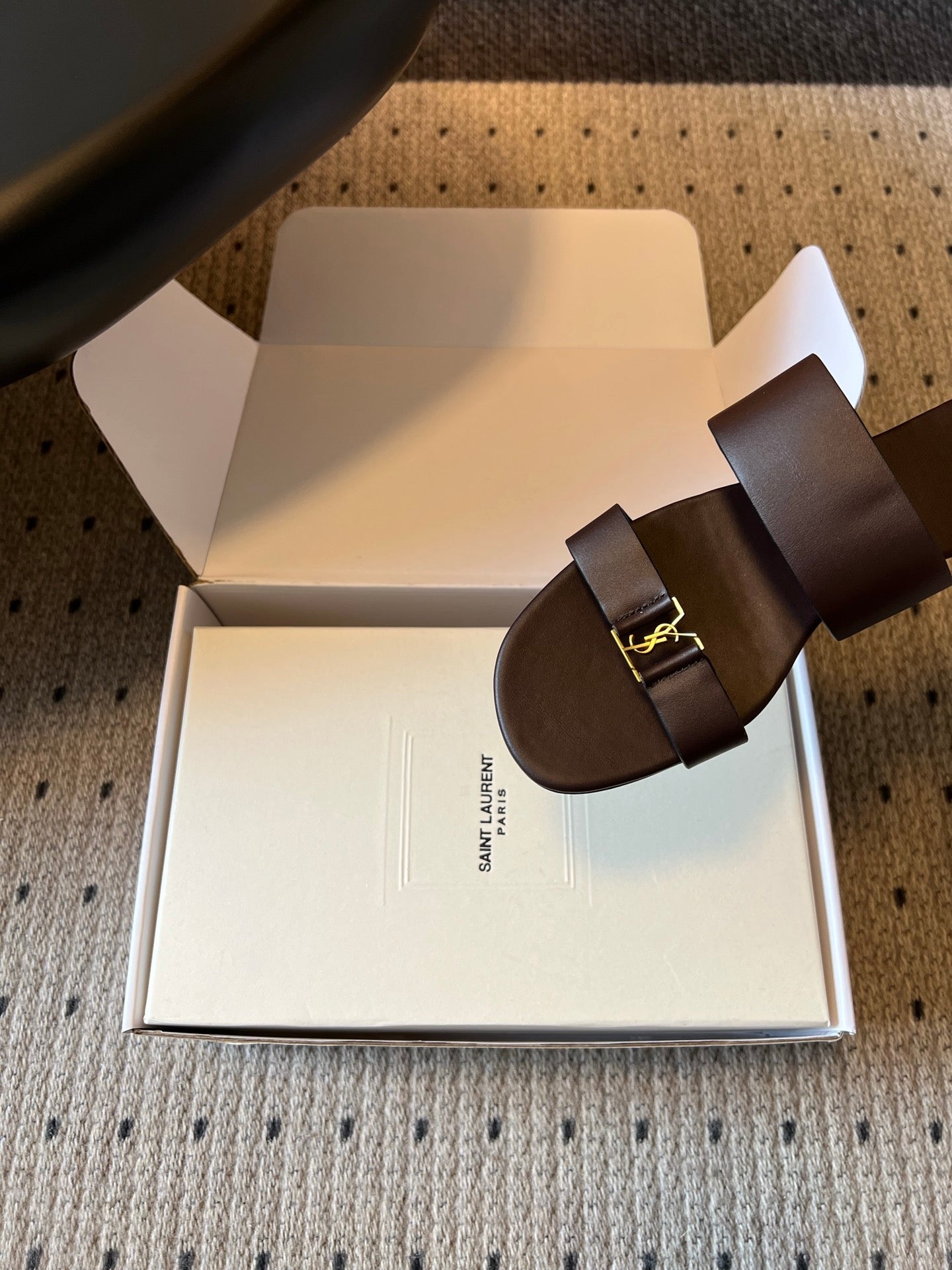 YSL 26S TWO-STRAP SANDALS IN DARK BROWN LAMBSKIN