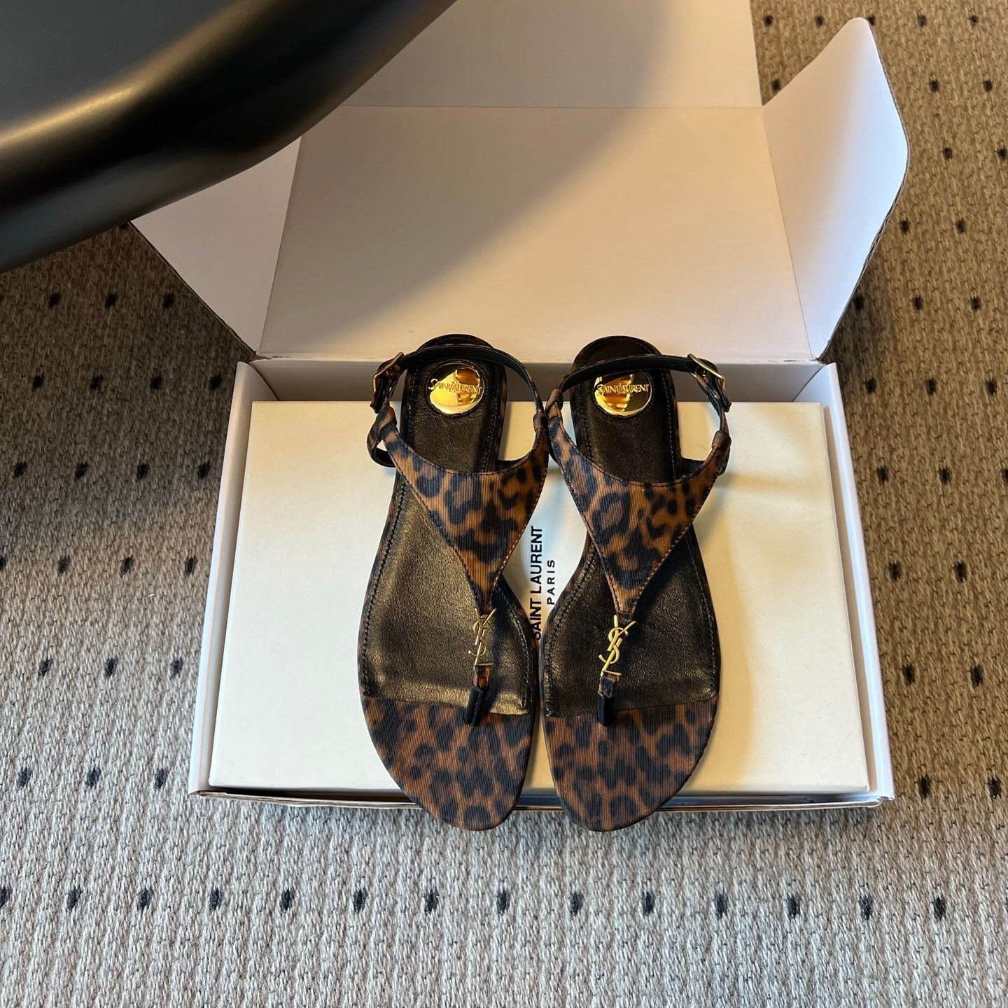 YSL 26S WIDE-STRAP THONG SANDALS IN LEOPARD PRINT FABRIC