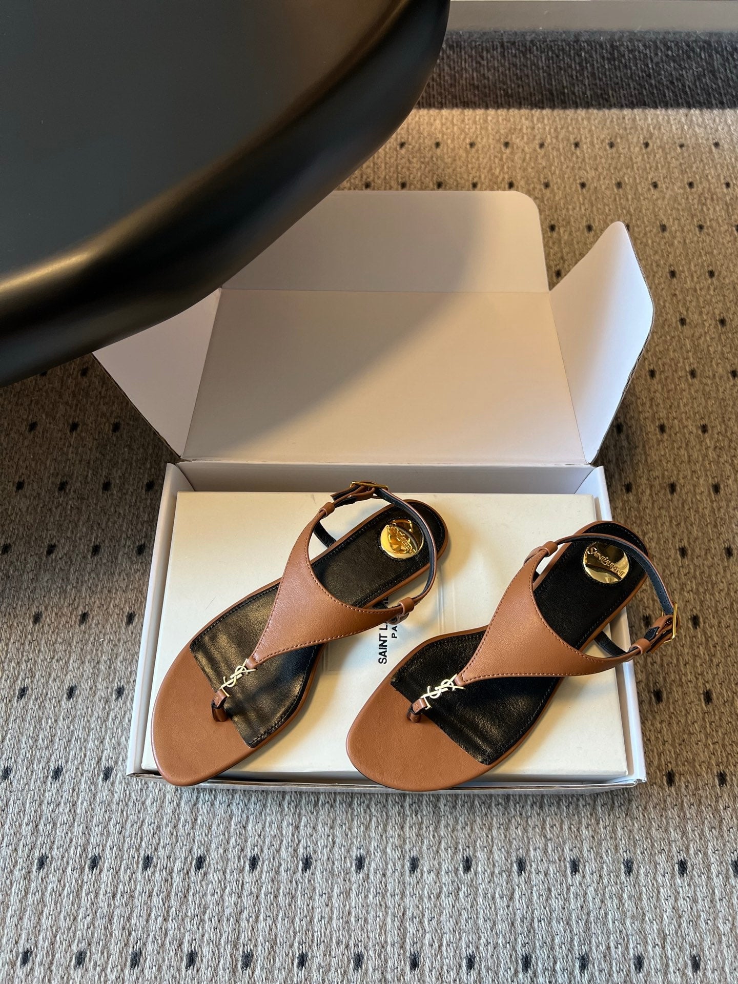 YSL 26S WIDE-STRAP THONG SANDALS IN BROWN CALFSKIN