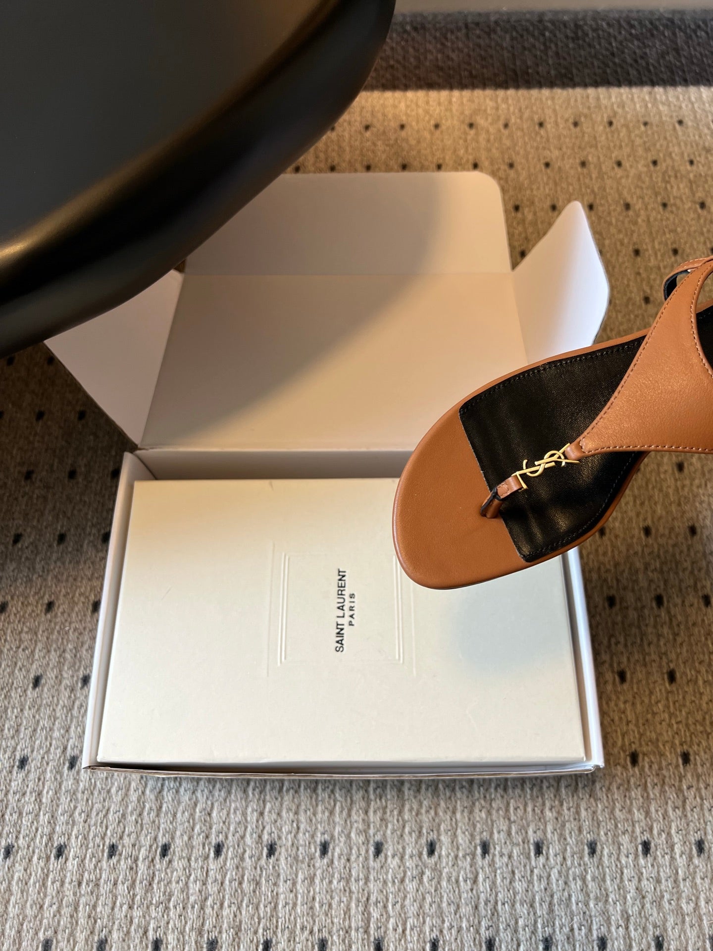 YSL 26S WIDE-STRAP THONG SANDALS IN BROWN CALFSKIN