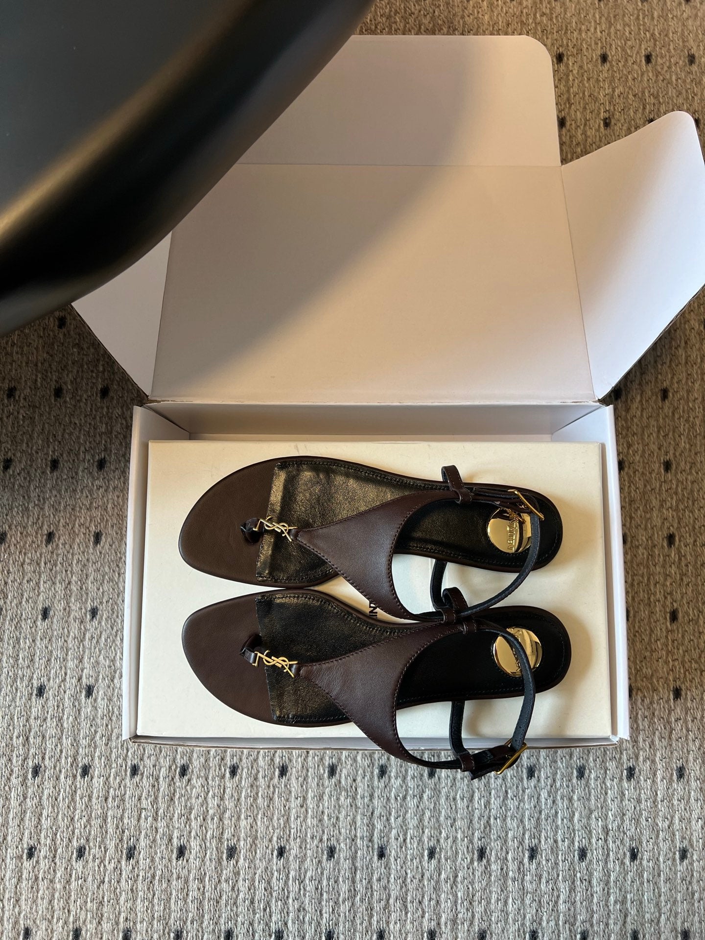 YSL 26S WIDE-STRAP THONG SANDALS IN CHOCOLATE BROWN CALFSKIN