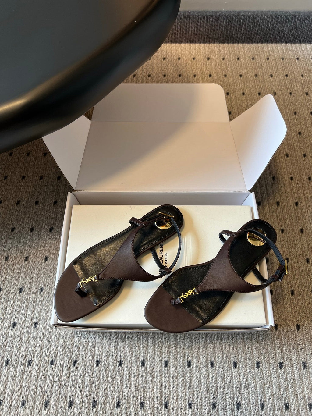 YSL 26S WIDE-STRAP THONG SANDALS IN CHOCOLATE BROWN CALFSKIN