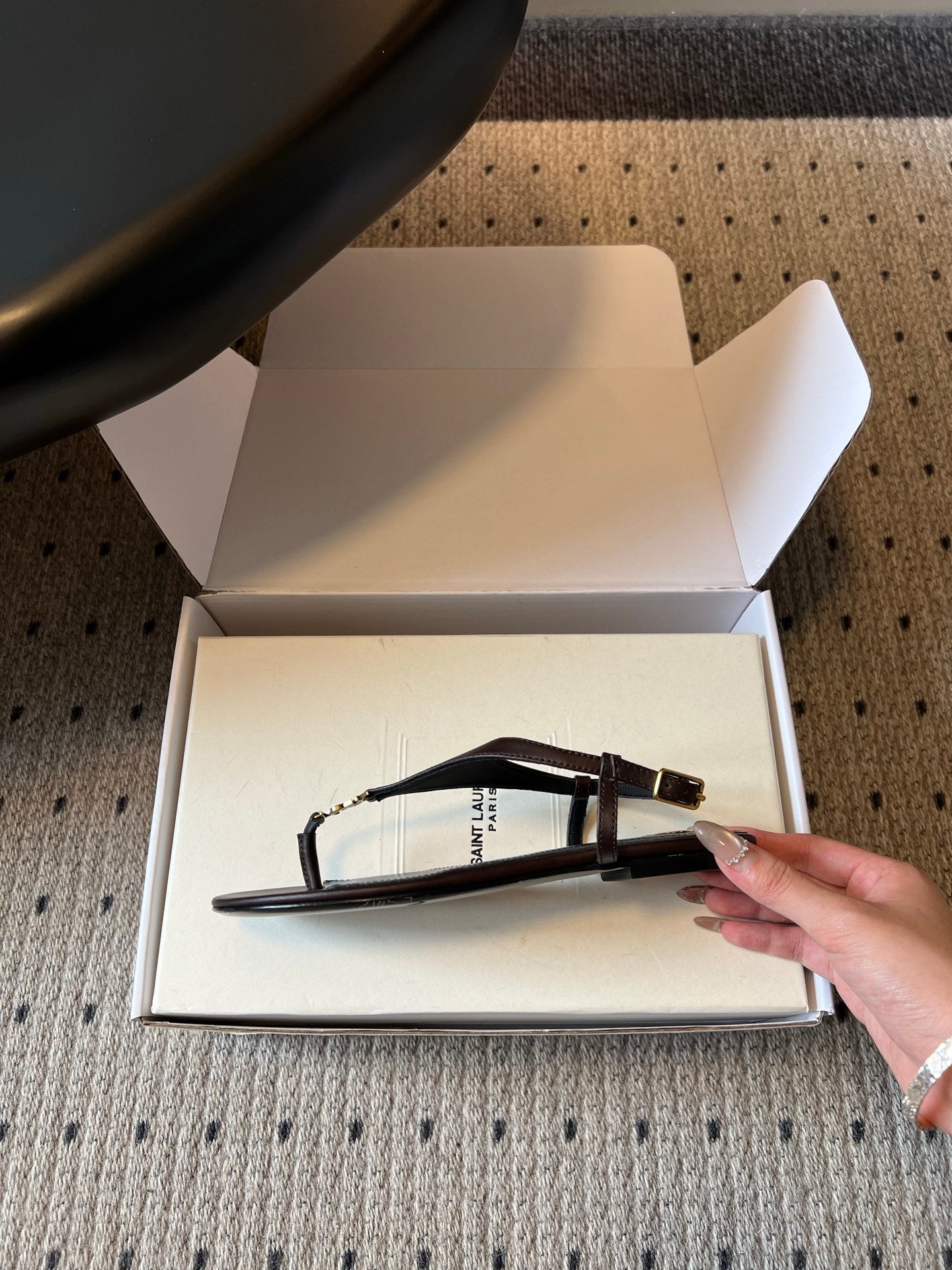 YSL 26S WIDE-STRAP THONG SANDALS IN CHOCOLATE BROWN CALFSKIN