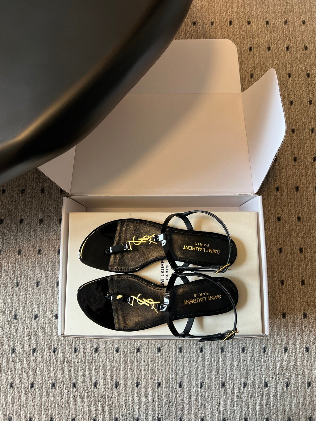 YSL 26S THONG SANDALS IN BLACK SHINY CALFSKIN WITH GOLD HARDWARE