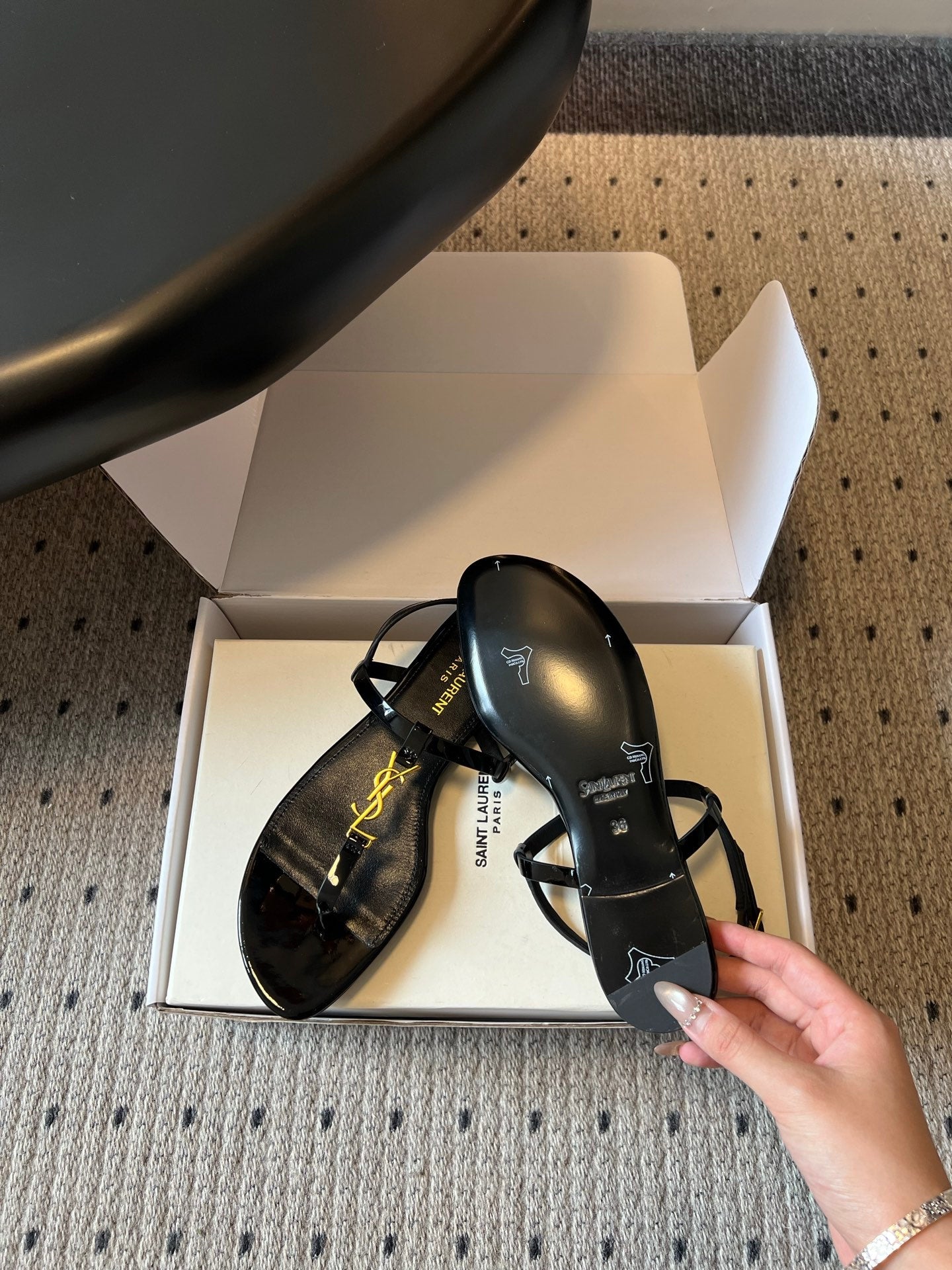 YSL 26S THONG SANDALS IN BLACK SHINY CALFSKIN WITH GOLD HARDWARE