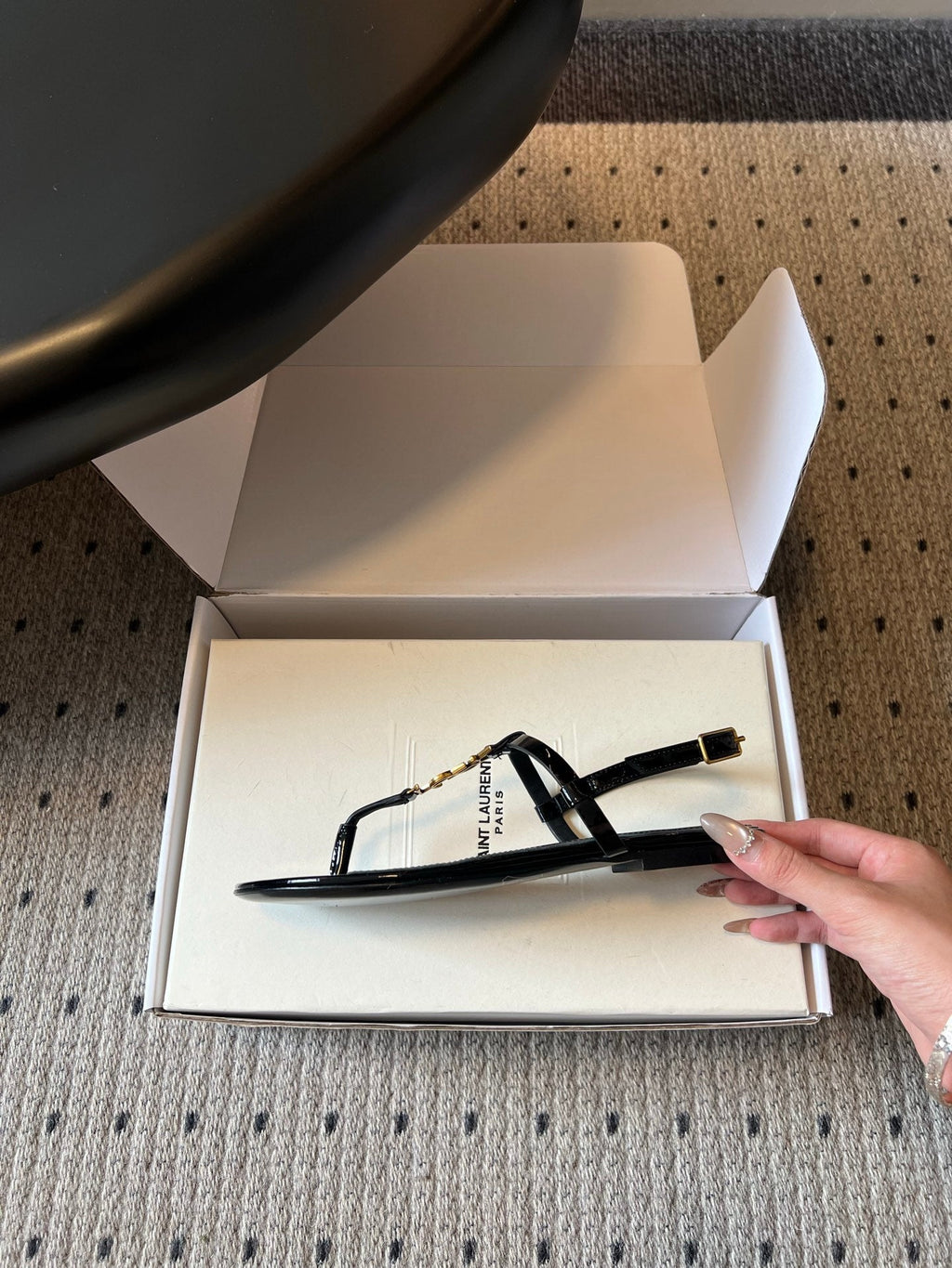 YSL 26S THONG SANDALS IN BLACK SHINY CALFSKIN WITH GOLD HARDWARE