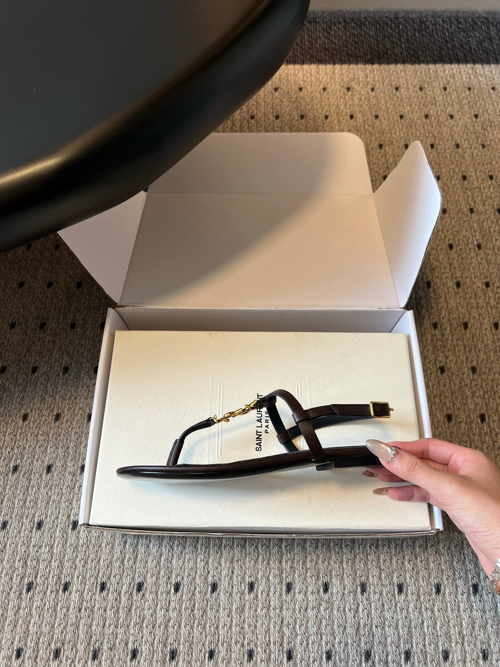 YSL 26S THONG SANDALS IN CHOCOLATE BROWN CALFSKIN WITH GOLD HARDWARE