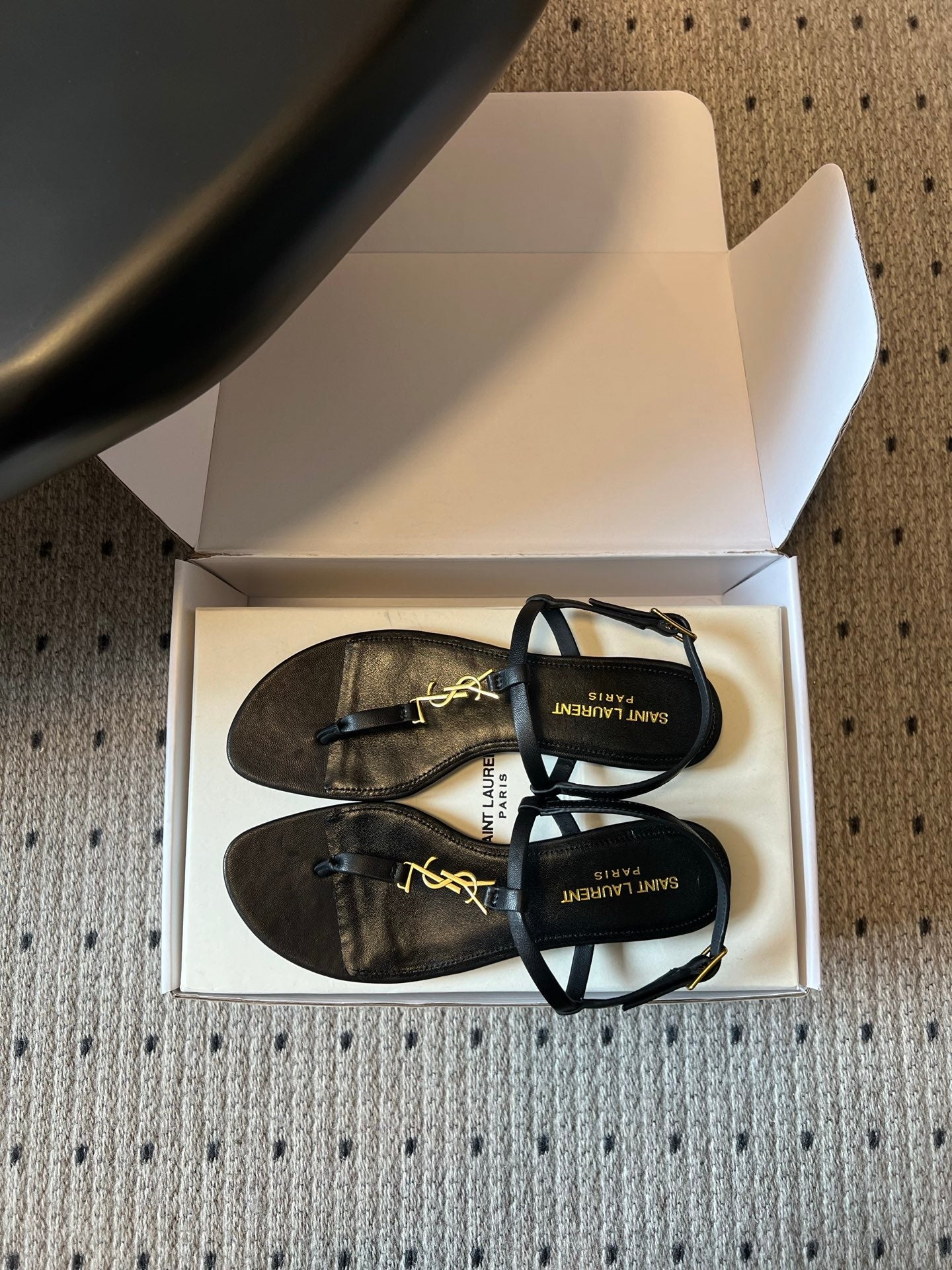 YSL 26S THONG SANDALS IN BLACK CALFSKIN WITH GOLD HARDWARE