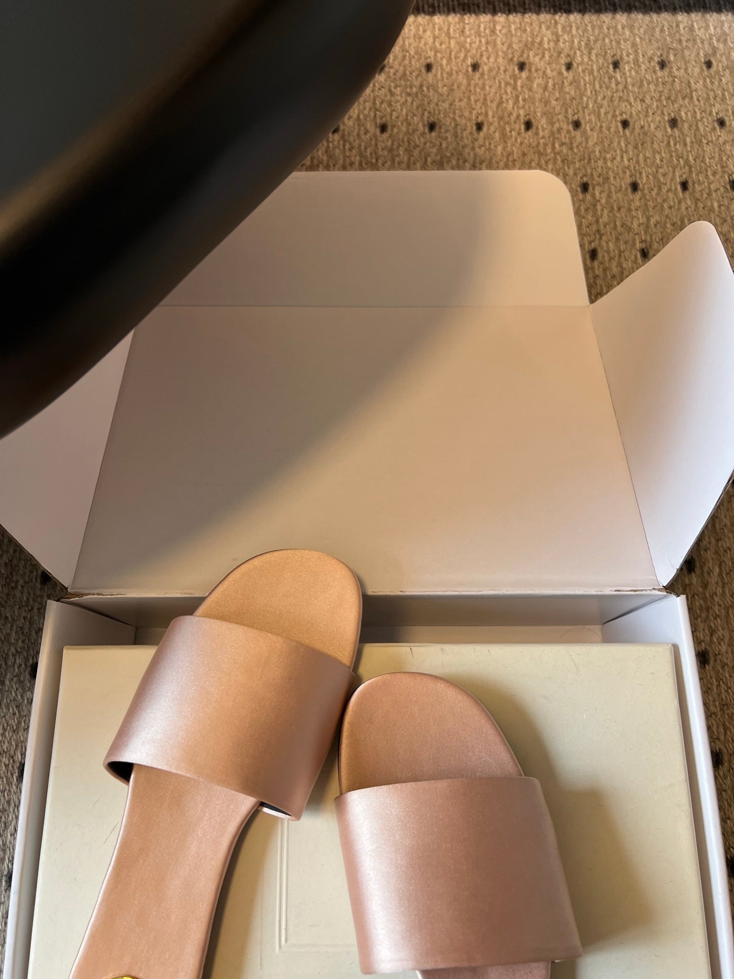 YSL 26S FLAT SLIDES IN NUDE SATIN