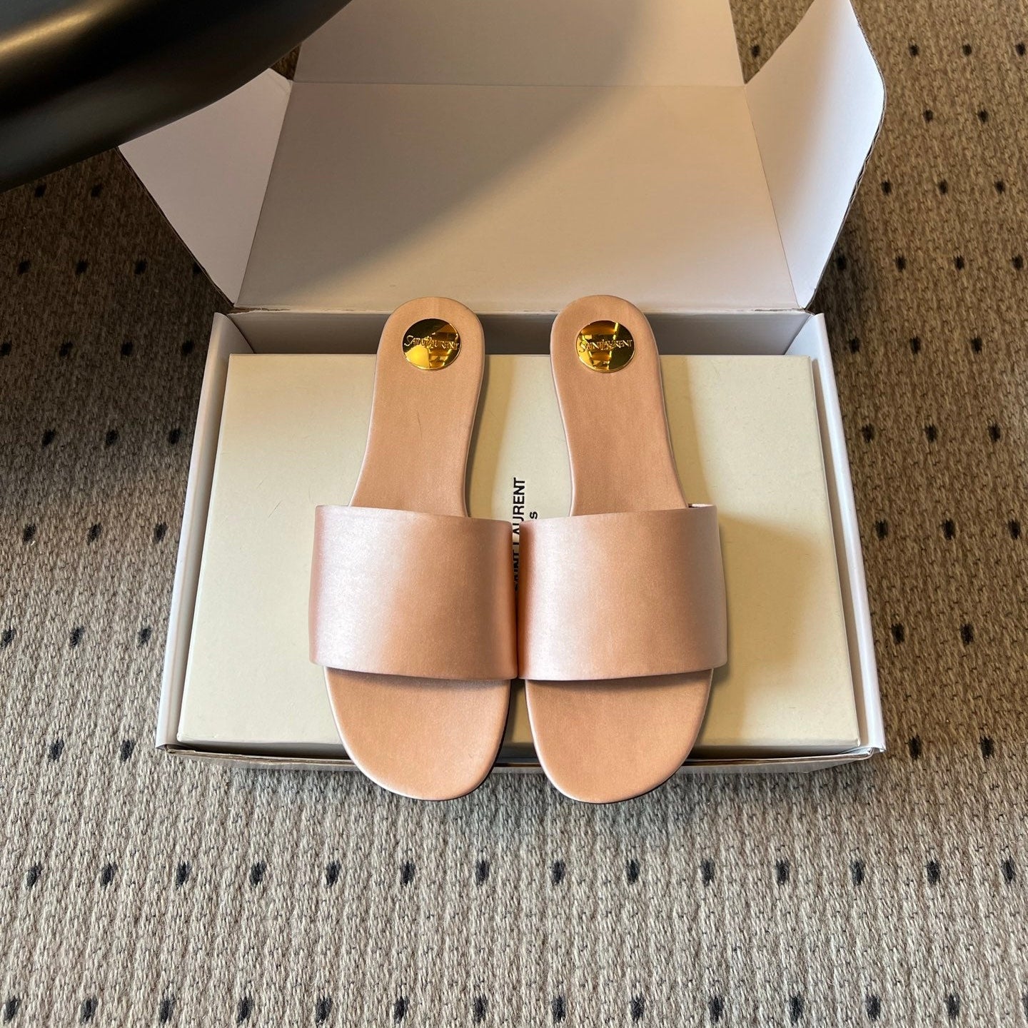 YSL 26S FLAT SLIDES IN NUDE SATIN