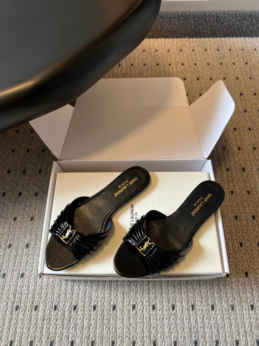 YSL 26S BABYLONE FLAT MULES IN BLACK LAMBSKIN