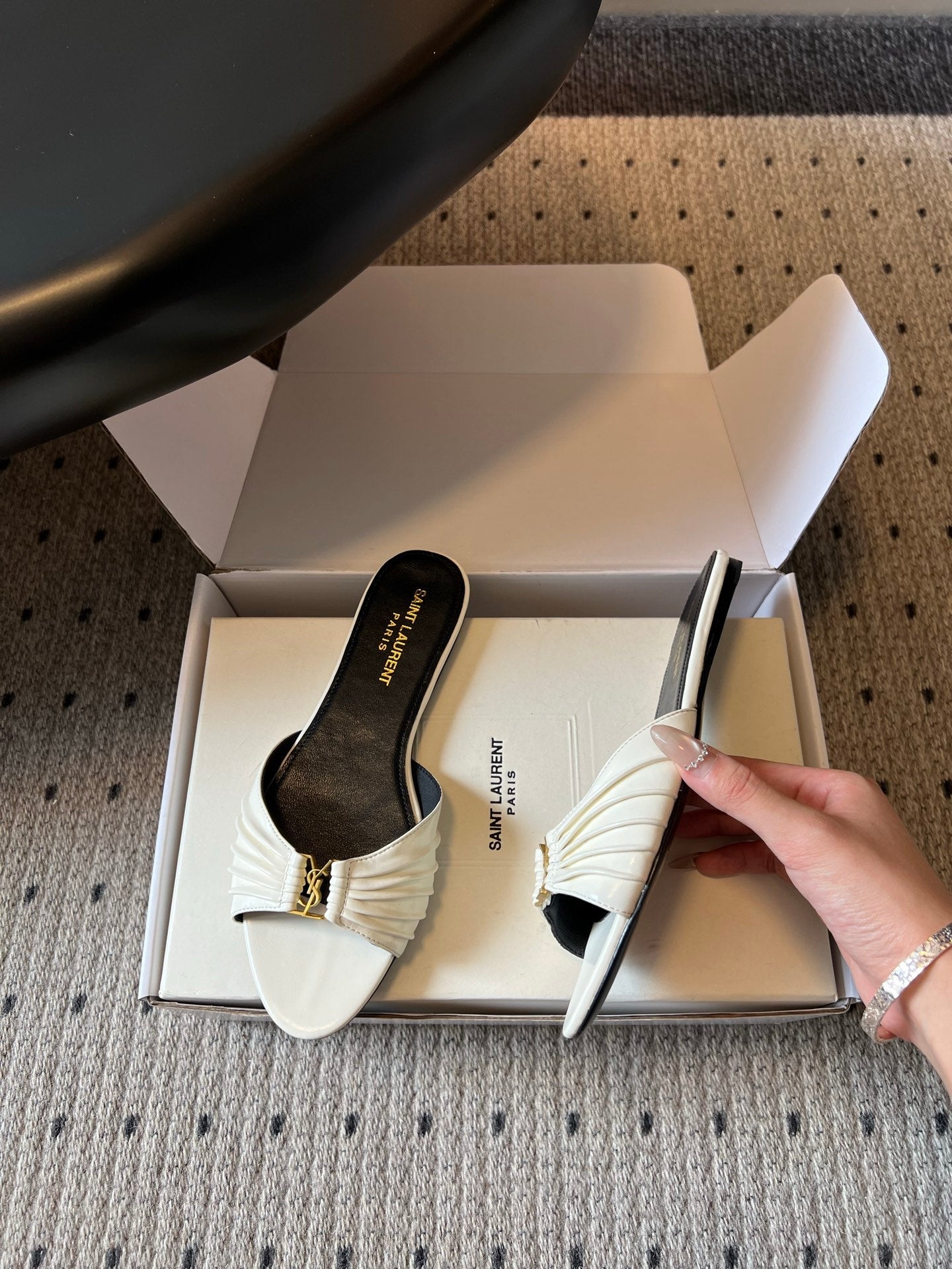 YSL 26S BABYLONE FLAT MULES IN WHITE LAMBSKIN