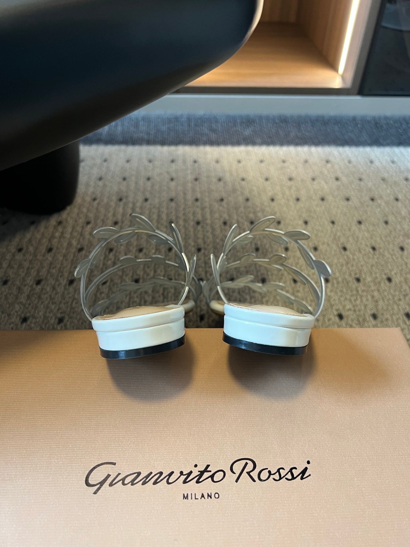 GIANVITO ROSSI 26S SANDALS IN WHITE LAMBSKIN